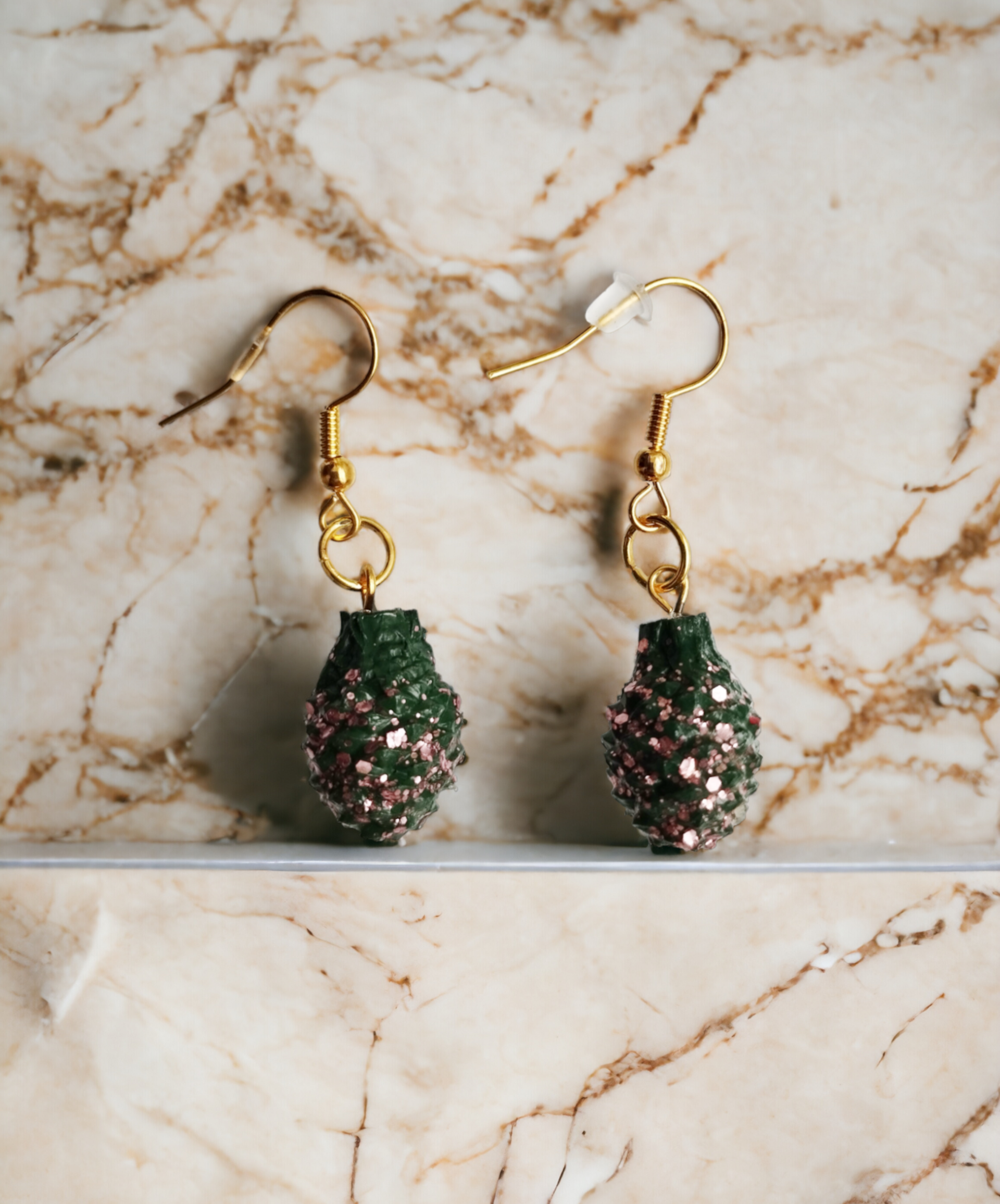 Pendientes de Piñas Naturales con Resina Epoxi y Purpurina tono Bronce (VENDIDO) - 7