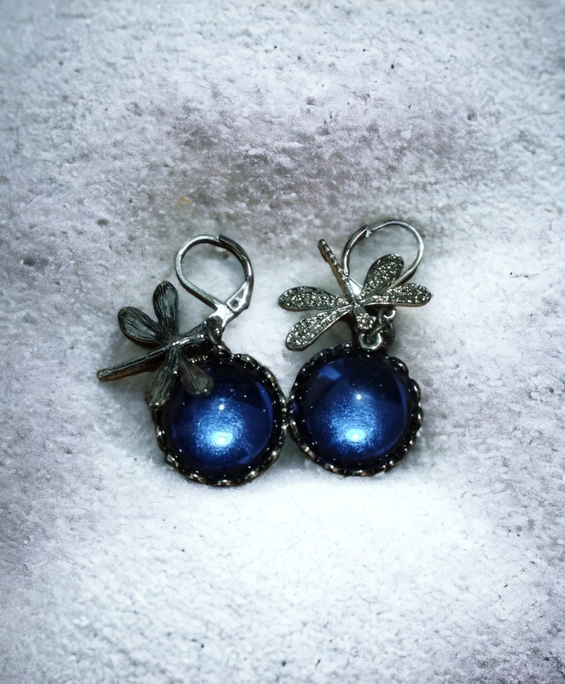 Pendientes con Gota Azul Brillante y Adornos de Libélulas: Elegancia Aérea - 4