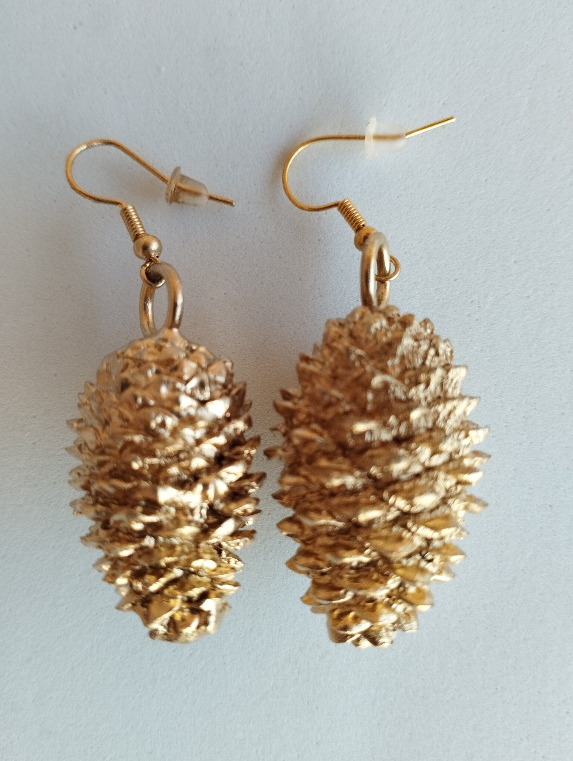 Pendientes de Pequeñas Piñas de la sierra de Altomira - Bañadas en Oro Cromado - 6