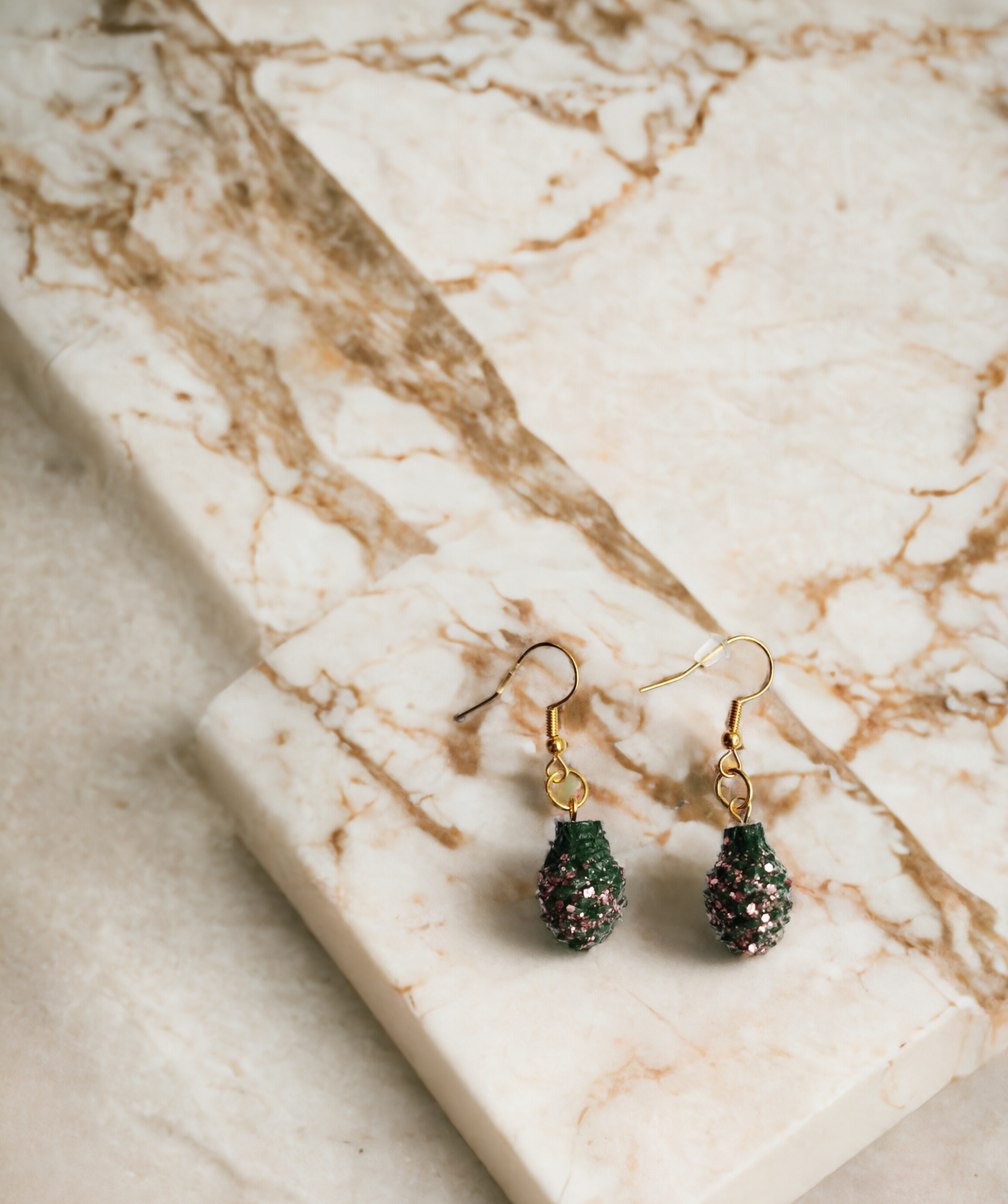 Pendientes de Piñas Naturales con Resina Epoxi y Purpurina tono Bronce (VENDIDO) - 5