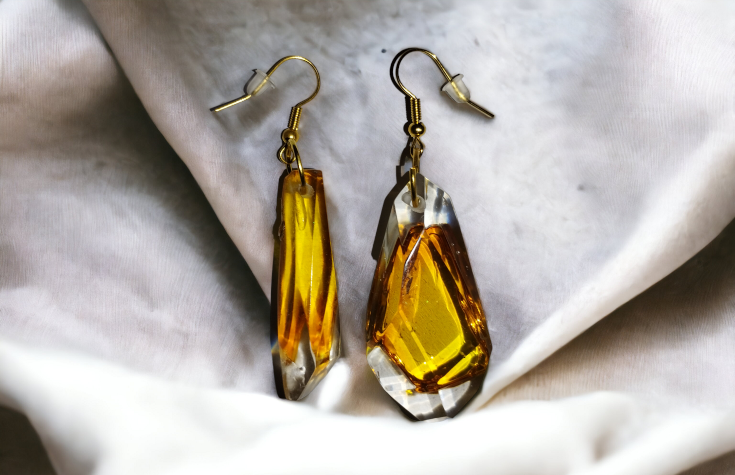 Éxtasis Ámbar: Pendientes de Resina Epoxi con Formas Únicas para Brillar - 5
