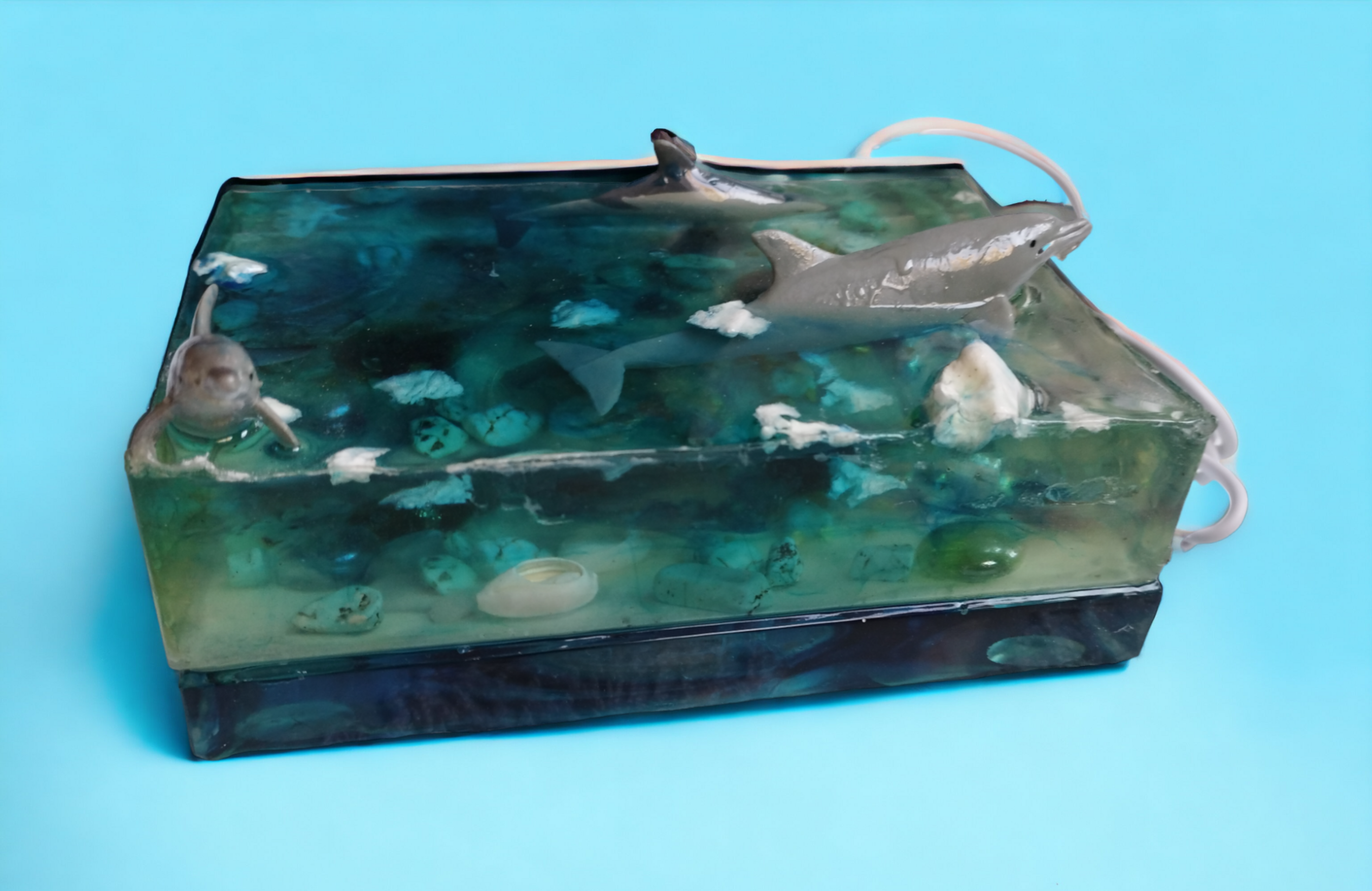 Lámpara de Resina Epoxi:Bloque Marino con Agua Fosforescente y Delfines Asomando - 4
