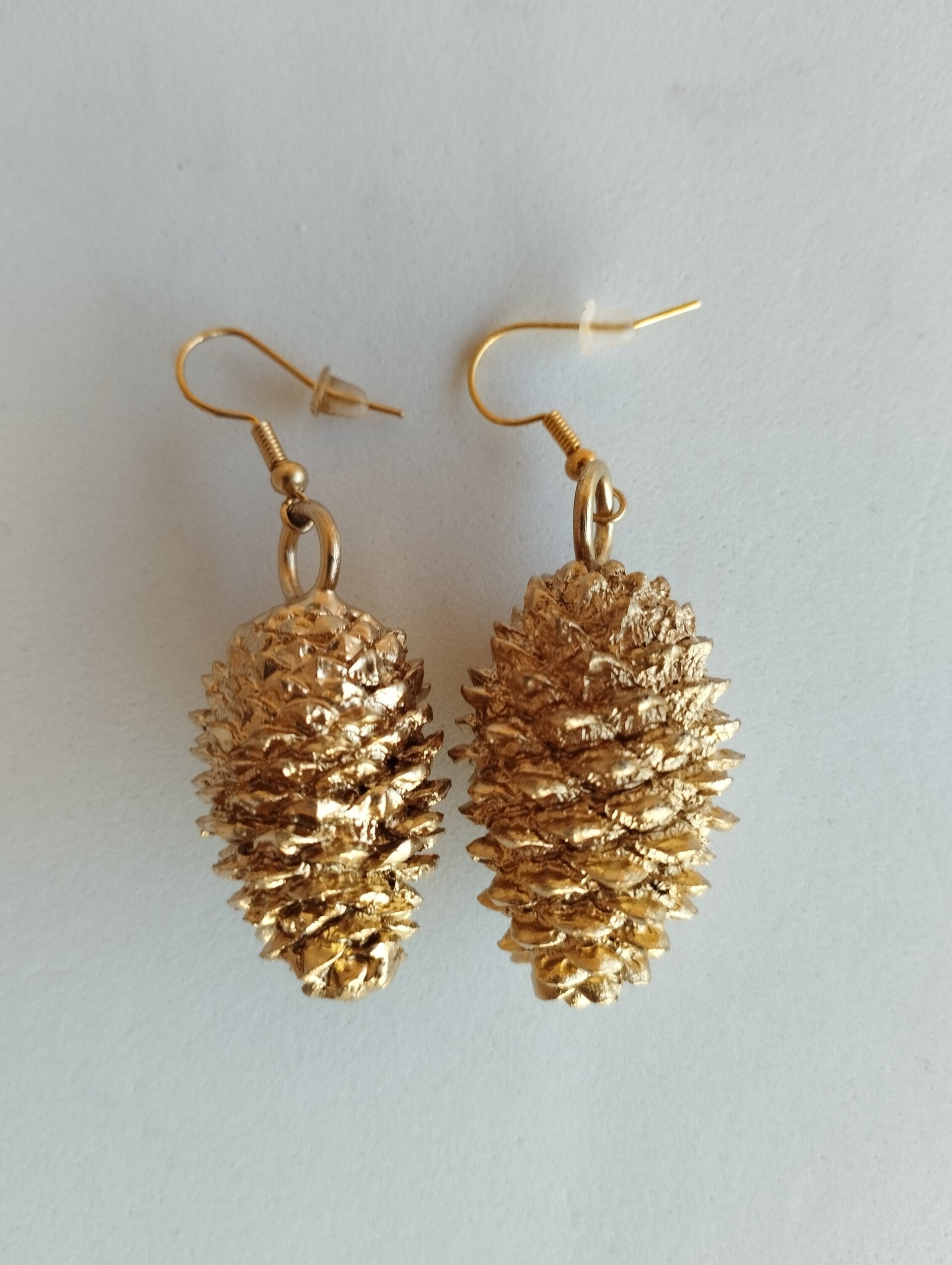 Pendientes de Pequeñas Piñas de la sierra de Altomira - Bañadas en Oro Cromado - 5