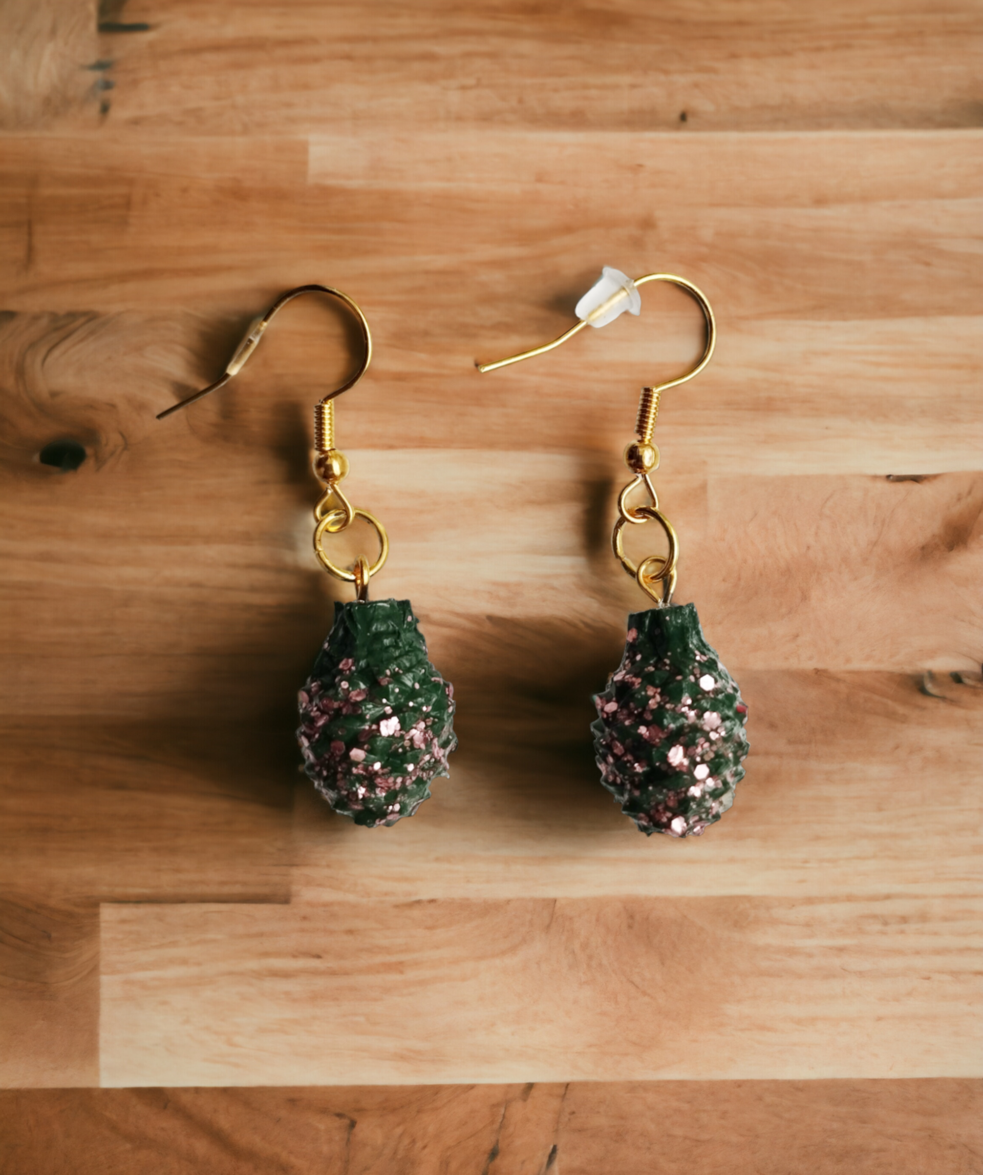 Pendientes de Piñas Naturales con Resina Epoxi y Purpurina tono Bronce (VENDIDO) - 4