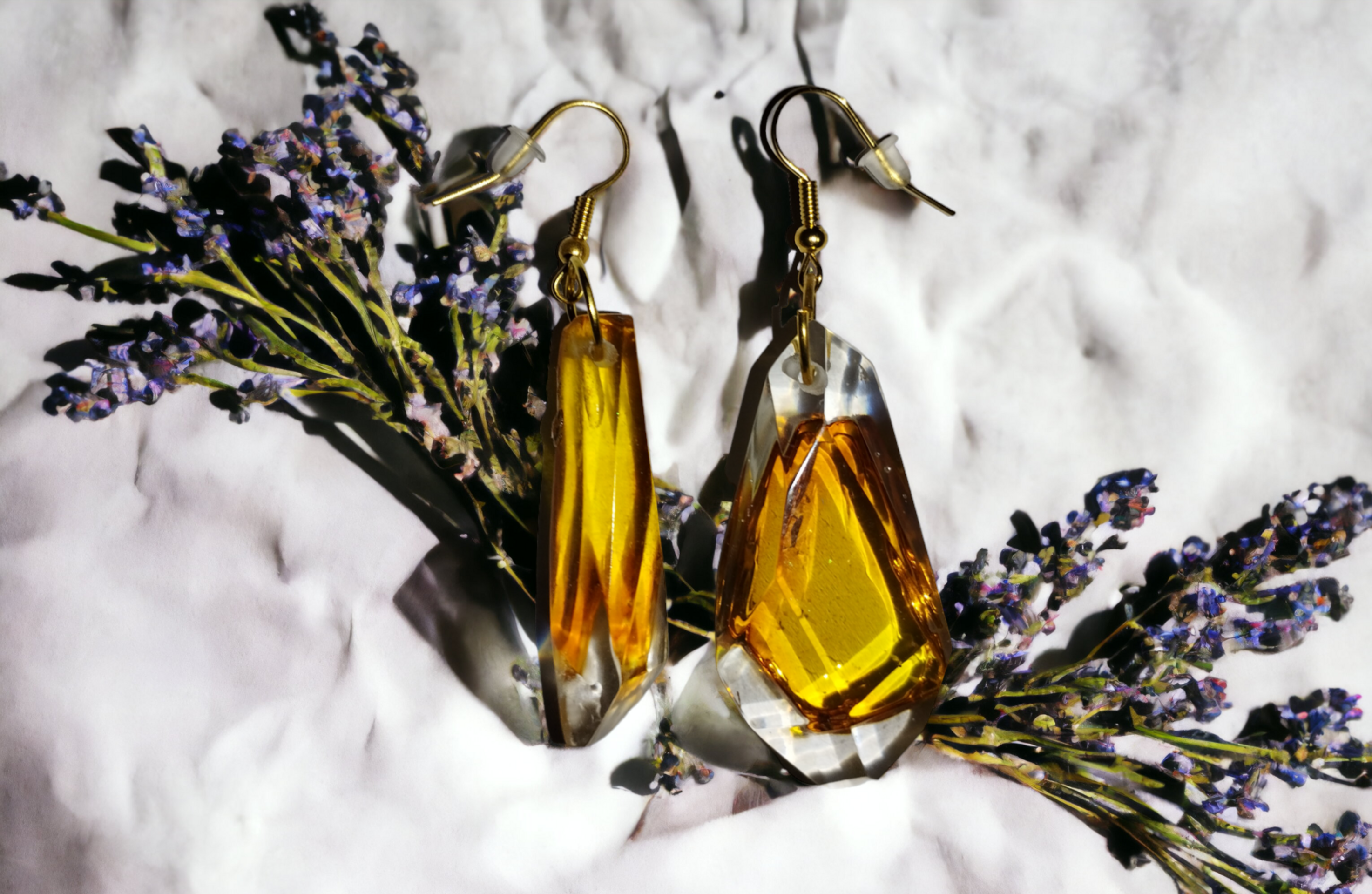 Éxtasis Ámbar: Pendientes de Resina Epoxi con Formas Únicas para Brillar - 6