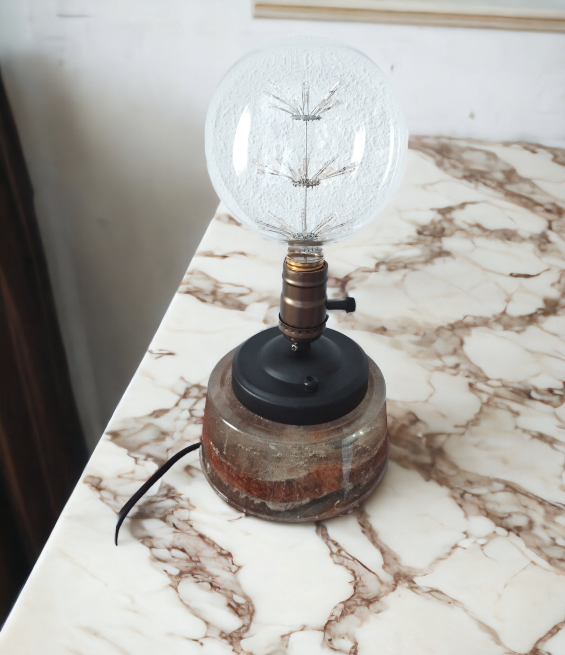 Lámpara Retro de Resina Epoxi y Madera de Olivo - 2