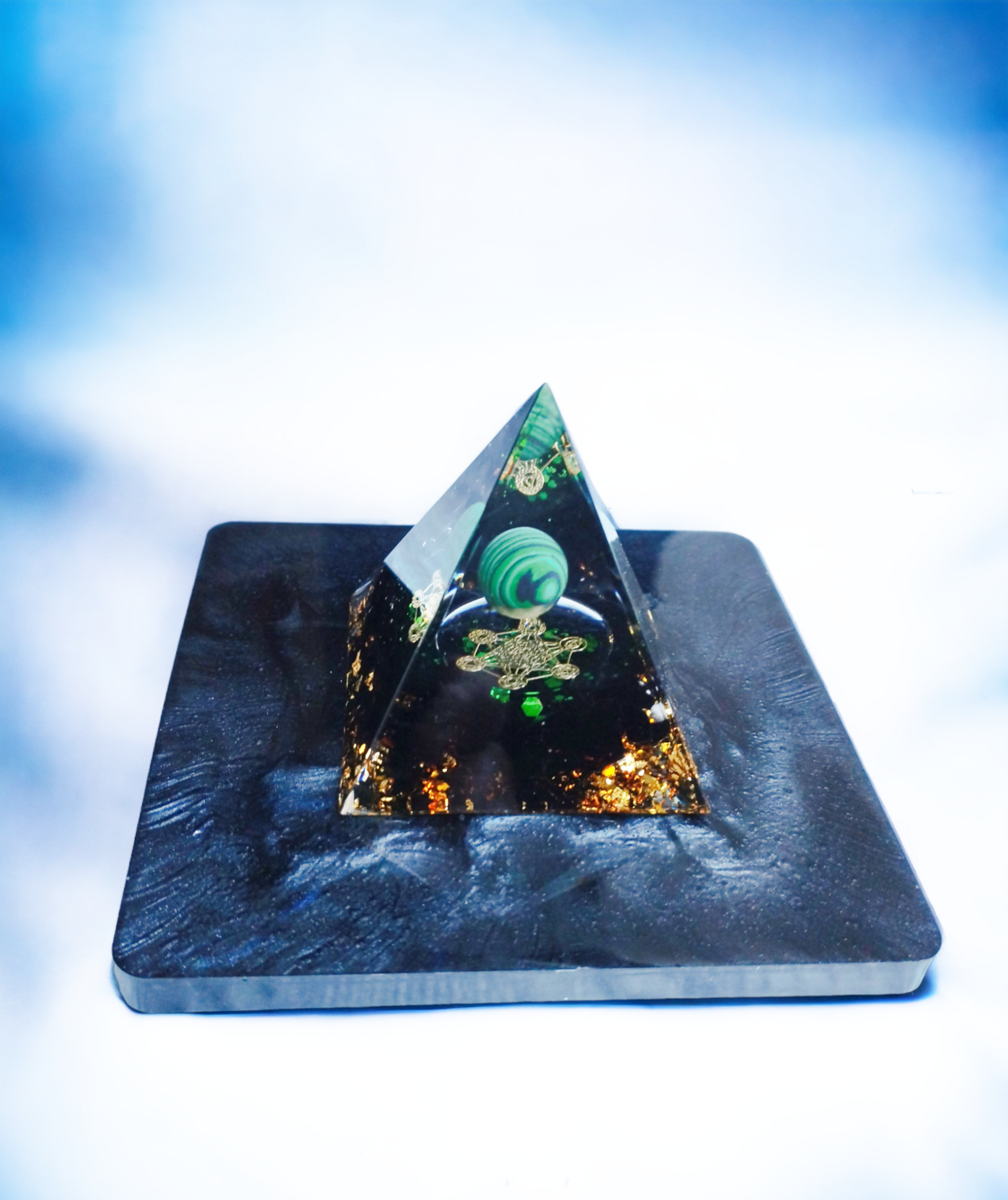 Pirámide Estelar: Universo en Miniatura con Base Negra Mica (VENDIDO) - 2