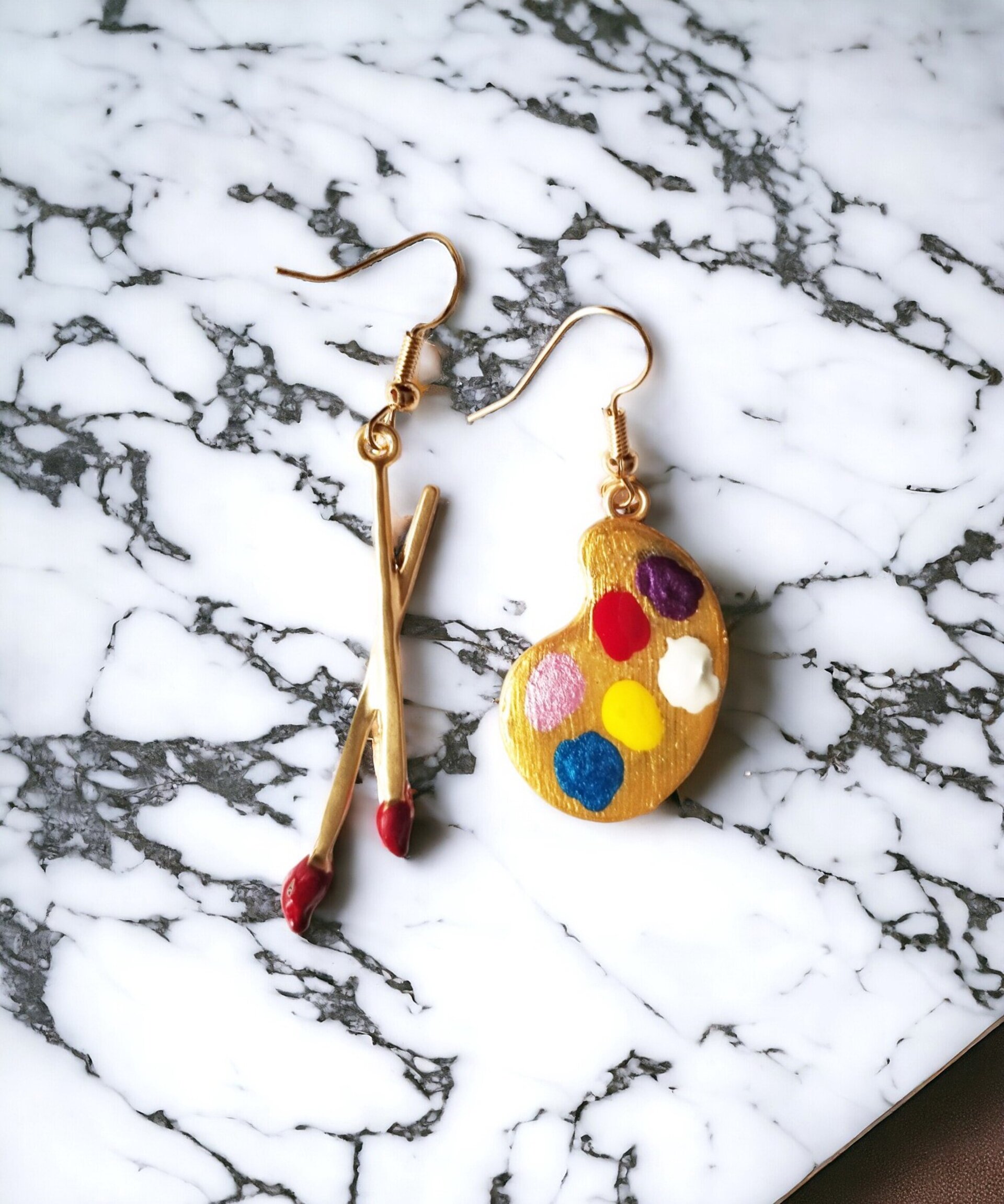 Pendientes Dorados con Paleta de Pintor y Pinceles - Elegancia y Creatividad (2) - 3