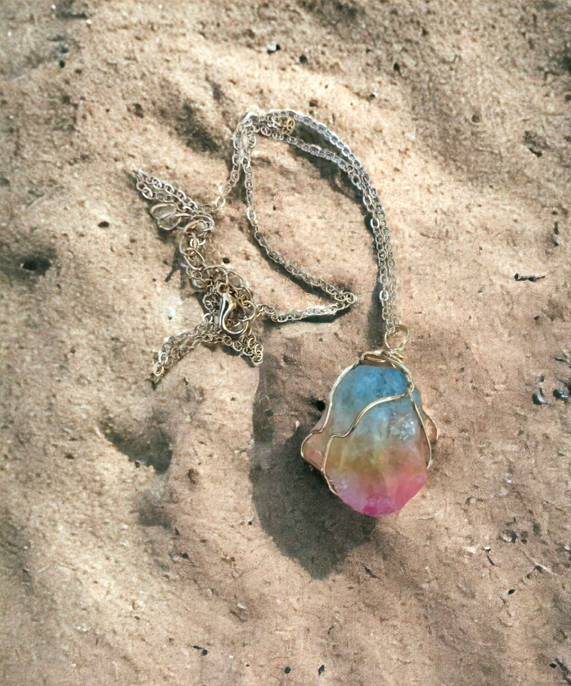 Colgante Piedra de Resina Multicolor: Vibrante Elegancia en Cada Tono - 5
