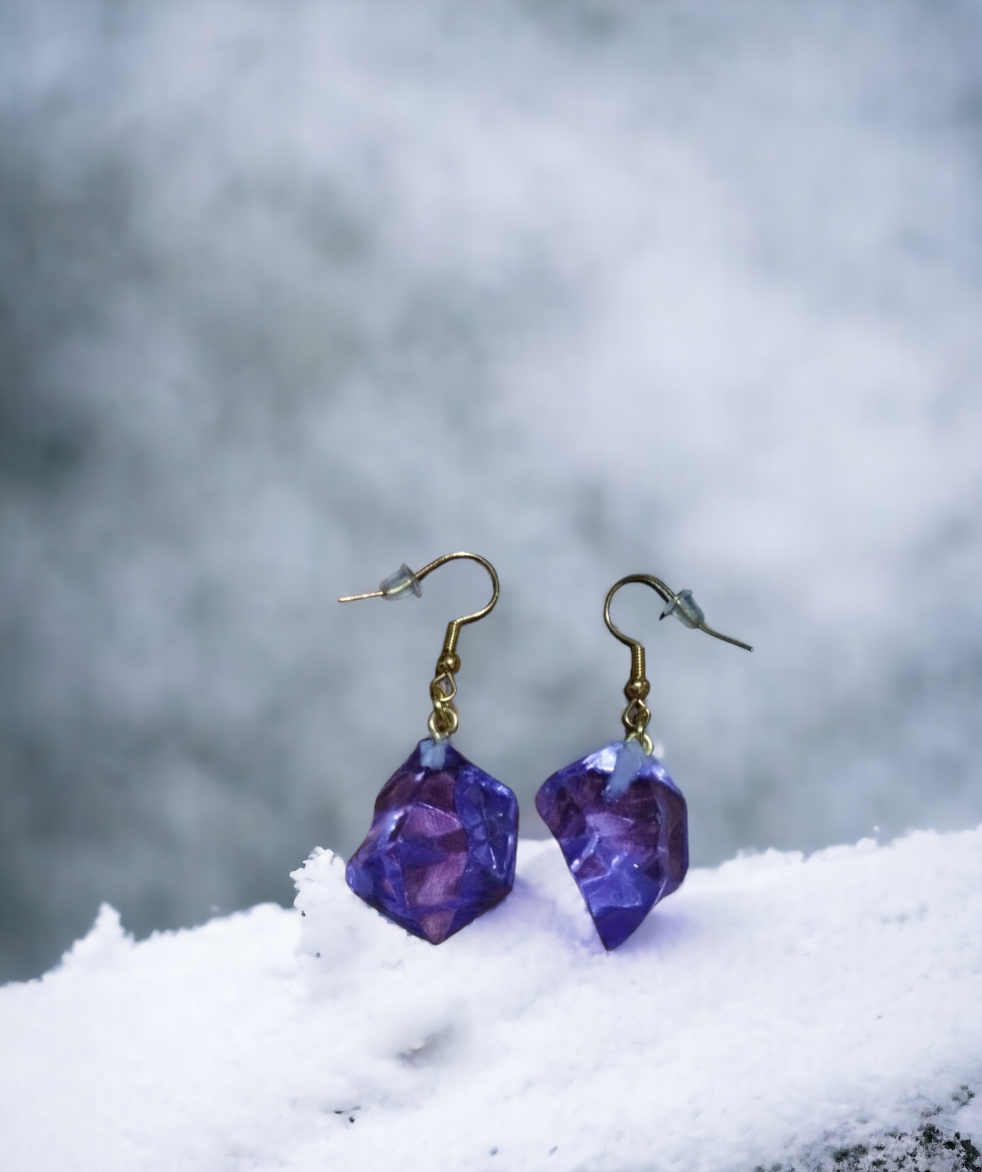 Pendientes Abstractos en Resina Epoxi Color Violáceo: Elegancia Vibrante - 3