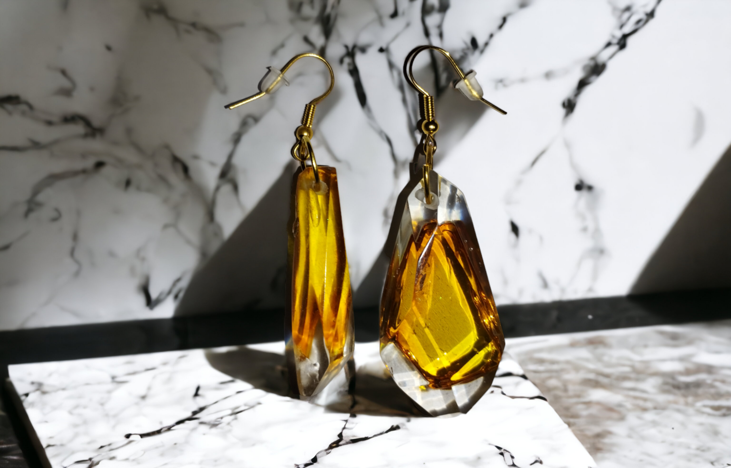 Éxtasis Ámbar: Pendientes de Resina Epoxi con Formas Únicas para Brillar - 4