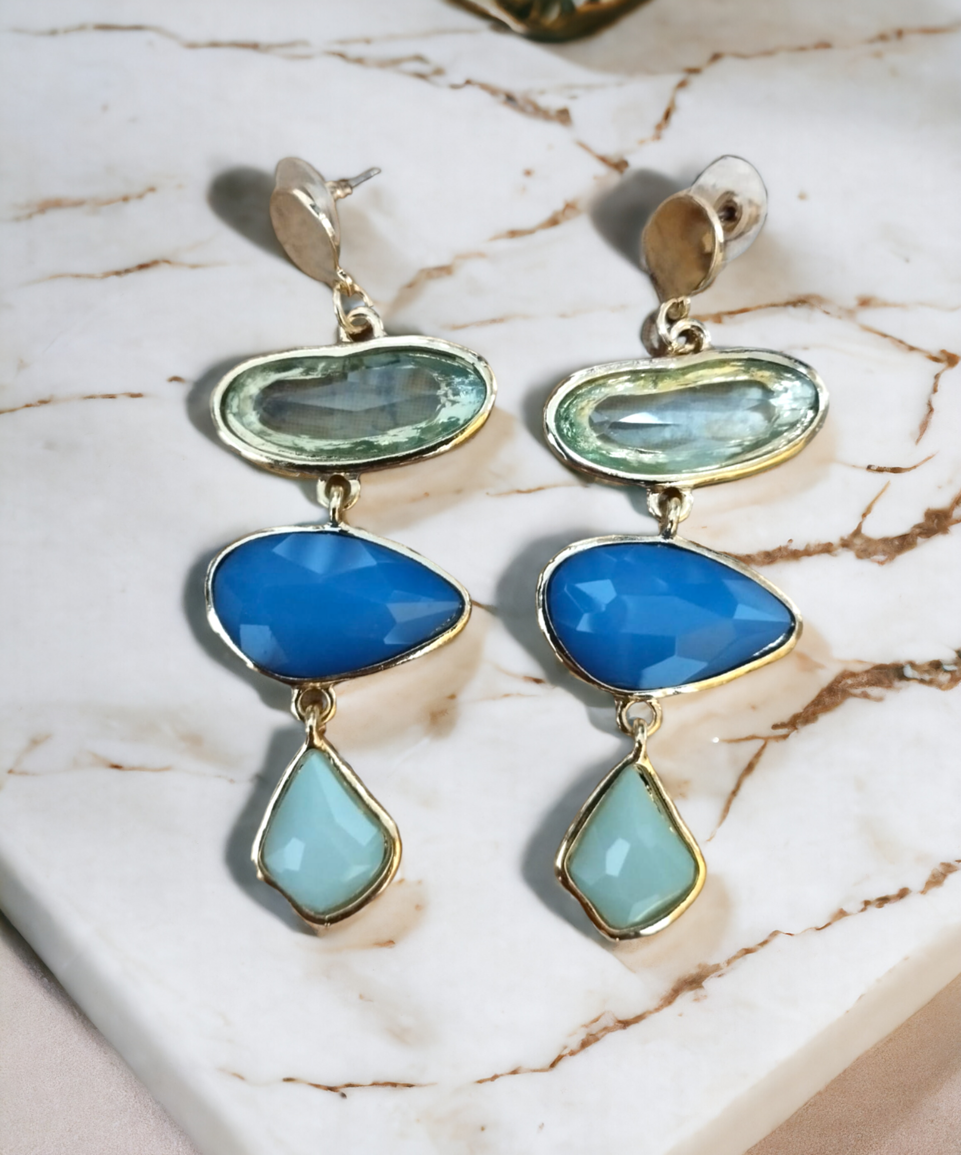 Pendientes Colgantes con Tres Piedras en Resina Epoxi: Tríada de Elegancia - 3
