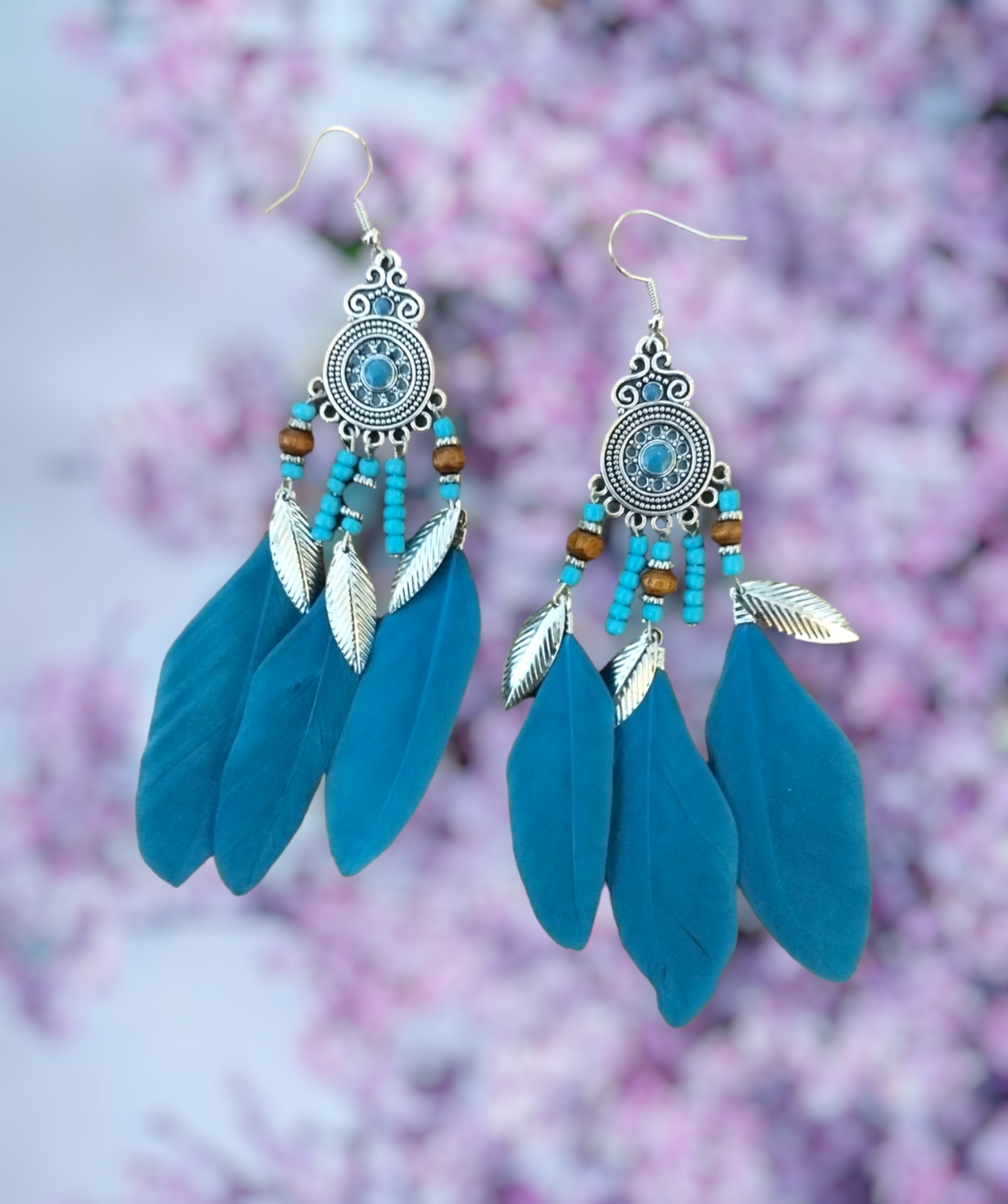 Pendientes Bohemios con Plumaje Azul: Espíritu Libre y Estilo Vibrante - 3