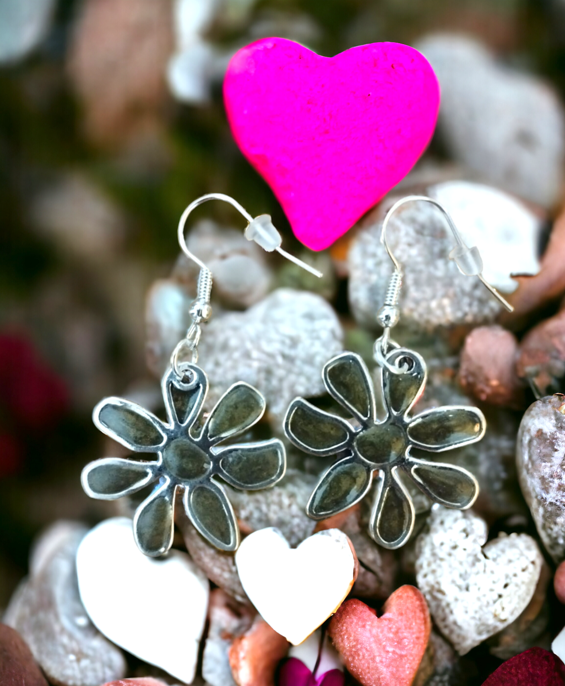 Pendientes Flor Mediana Verde Oscuro Nacarado: Frescura Natural (VENDIDO) - 5