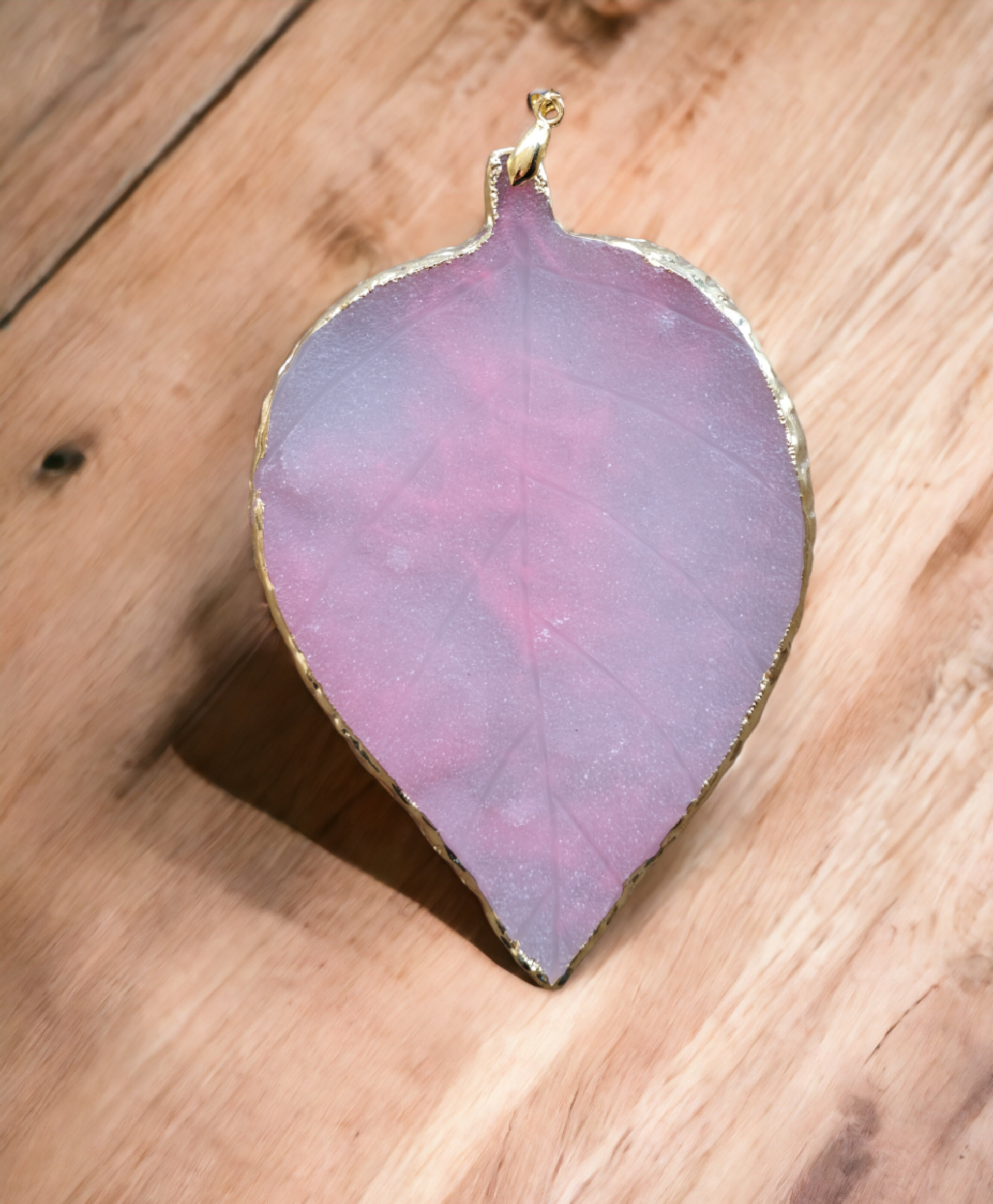 Colgante con Forma de Hoja Alargada de Imitación Piedra de Resina Epoxi en Rosa - 4
