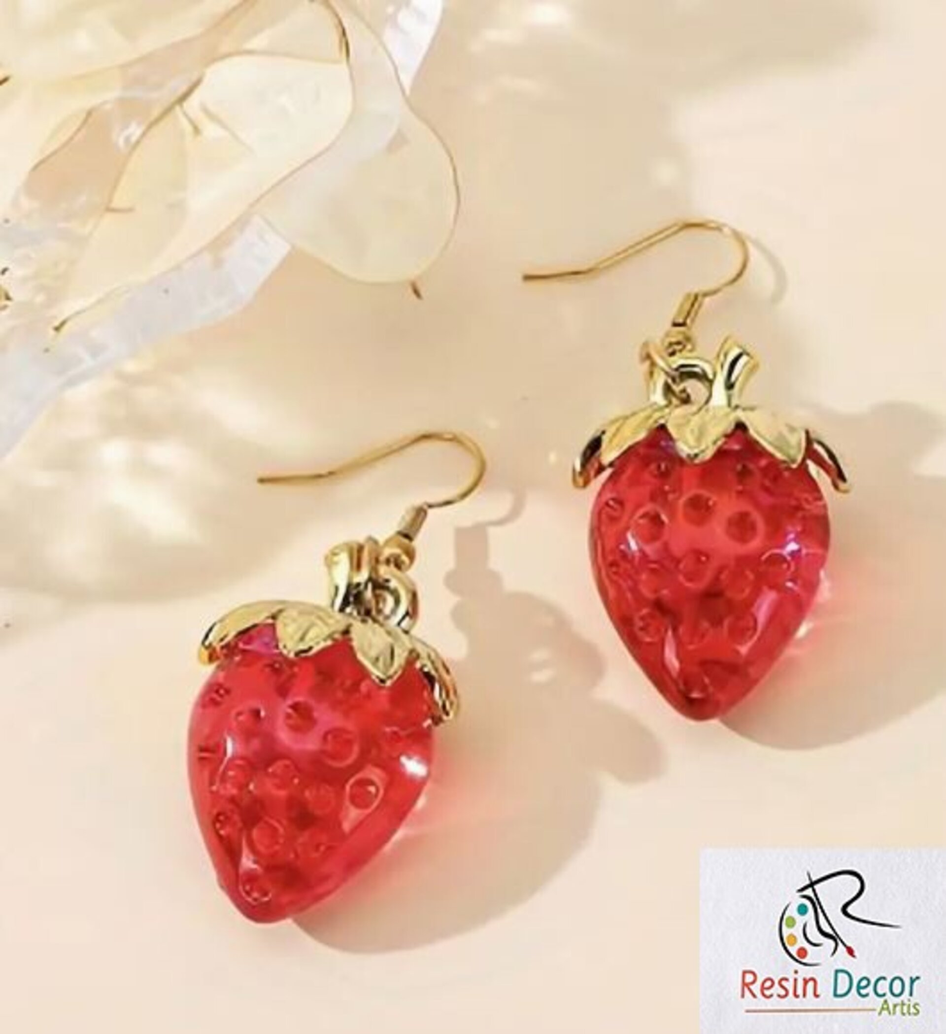 Pendientes colgantes de resina epoxi en forma de fresa tridimensional (VENDIDO) - 2