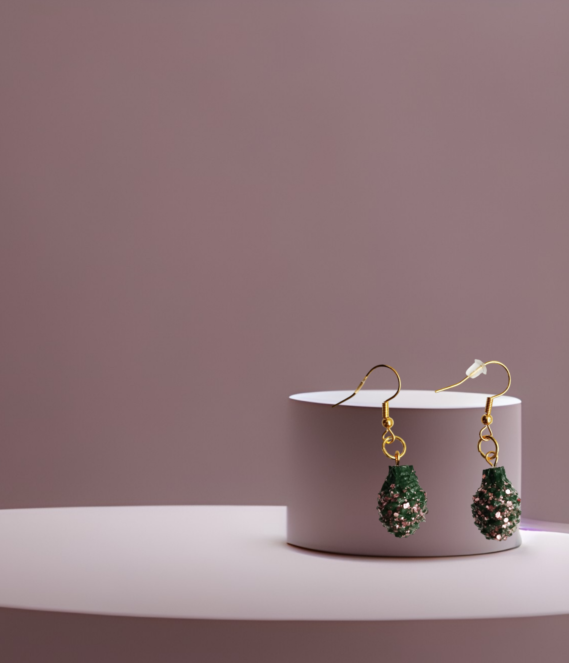 Pendientes de Piñas Naturales con Resina Epoxi y Purpurina tono Bronce (VENDIDO) - 3