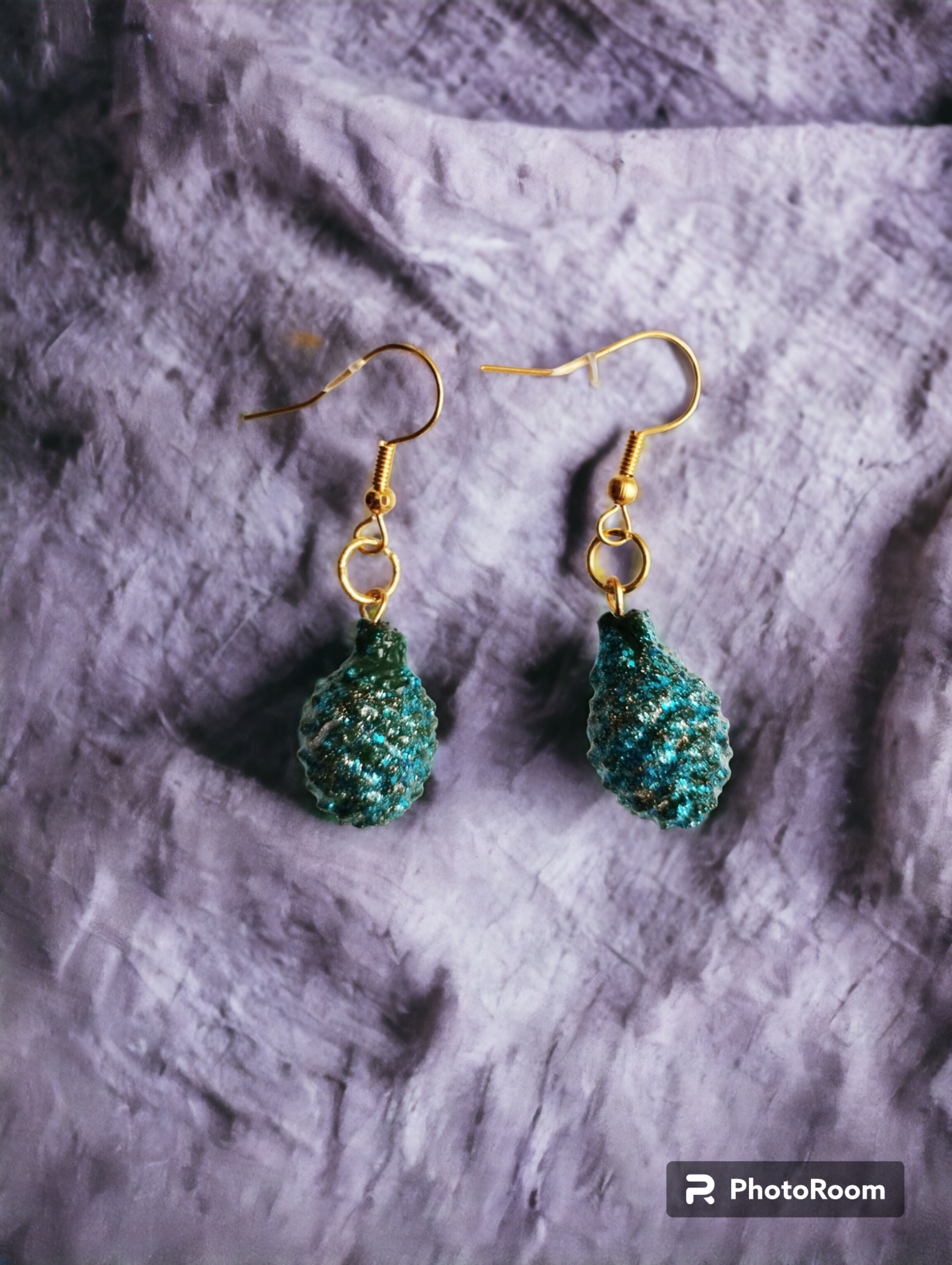 Pendientes de Piñas Naturales con Resina Epoxi y Purpurina Azul (VENDIDO) - 6