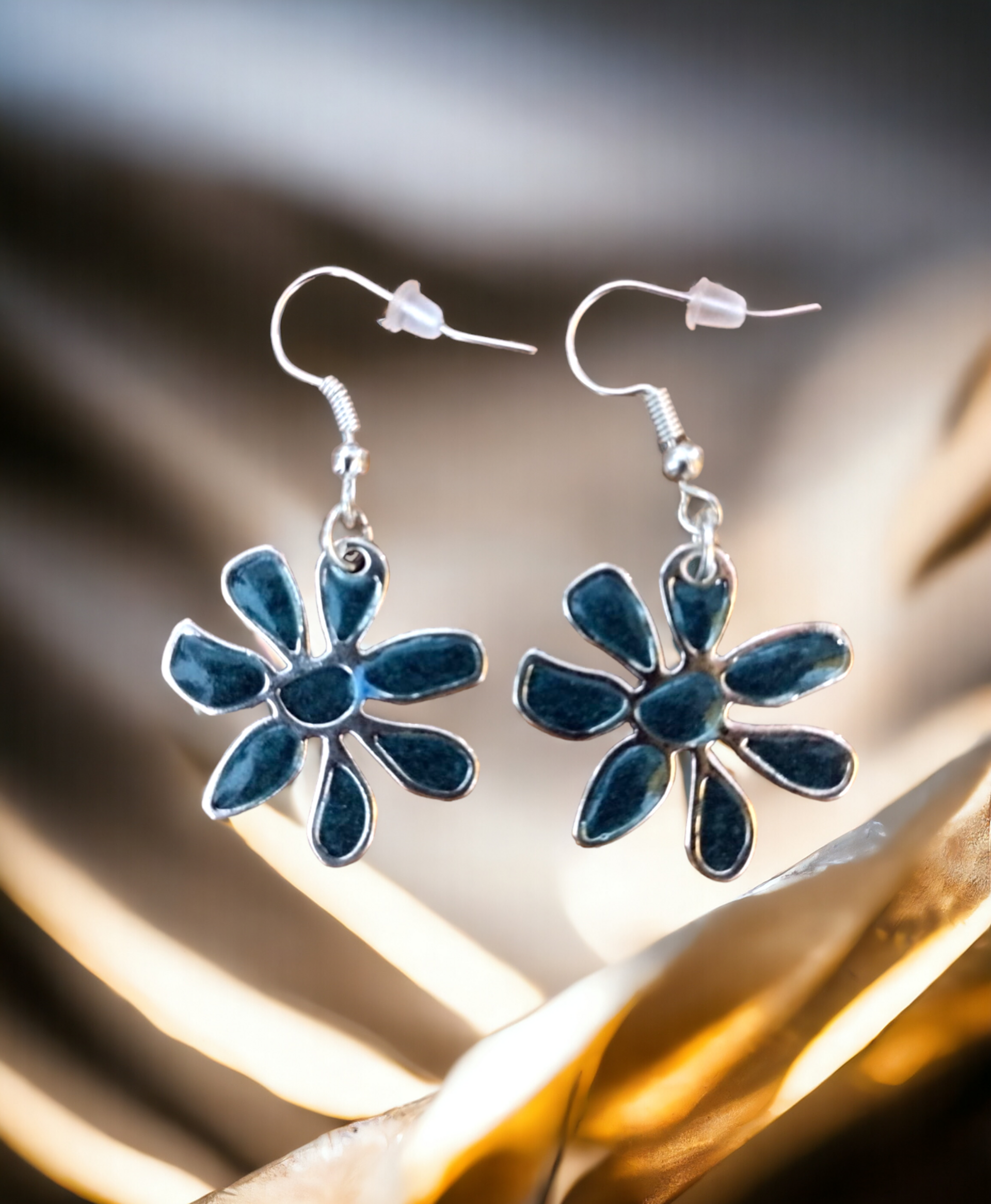 Pendientes Flor Mediana Azul Marino Nacarado: Sofisticación Oceánica - 7