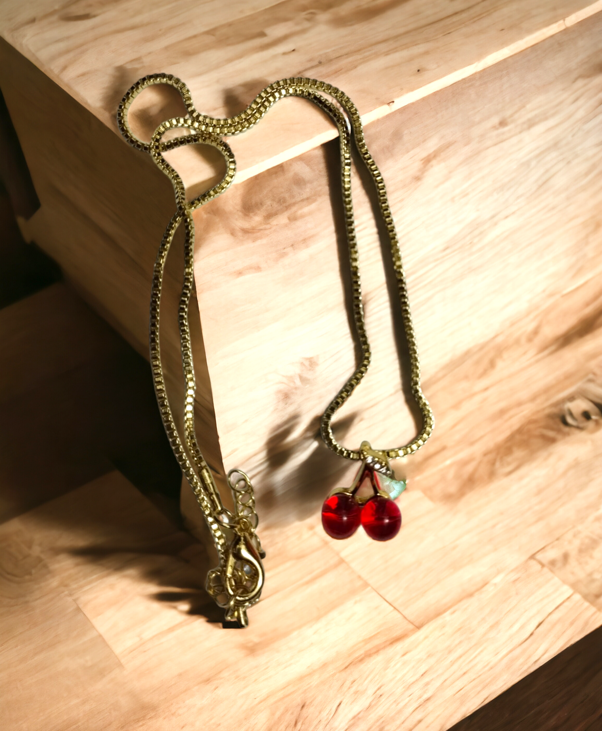 Colgante de Mini Cerezas Rojas con Circonita: Dulzura y Elegancia(VENDIDO) - 4