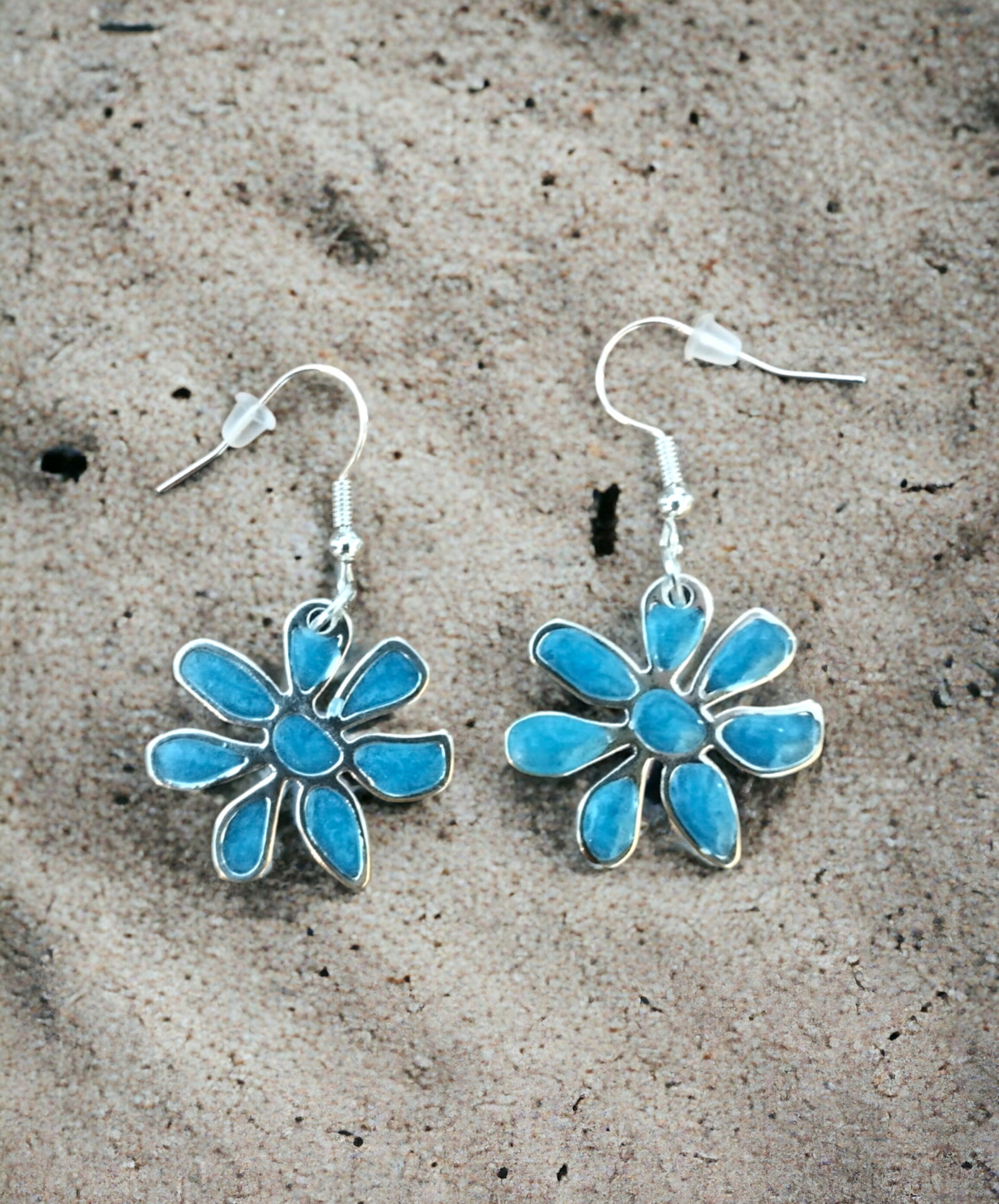Pendientes Flor Mediana Azul Claro Nacarado: Elegancia Celestial (VENDIDO) - 2