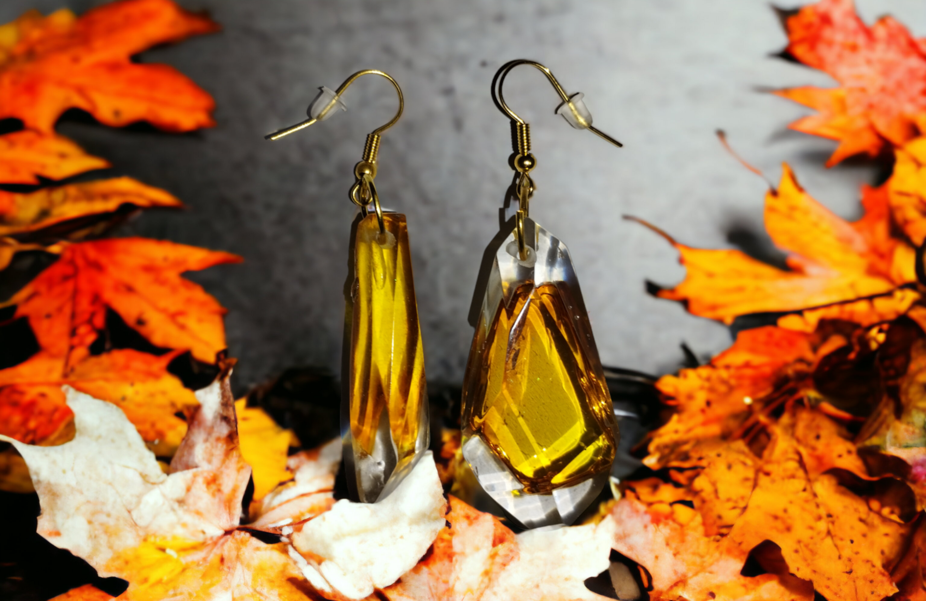Éxtasis Ámbar: Pendientes de Resina Epoxi con Formas Únicas para Brillar - 3