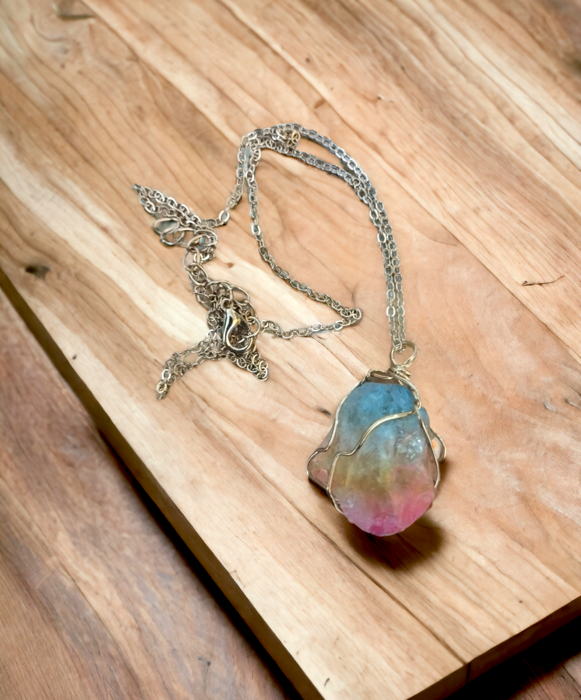 Colgante Piedra de Resina Multicolor: Vibrante Elegancia en Cada Tono - 6