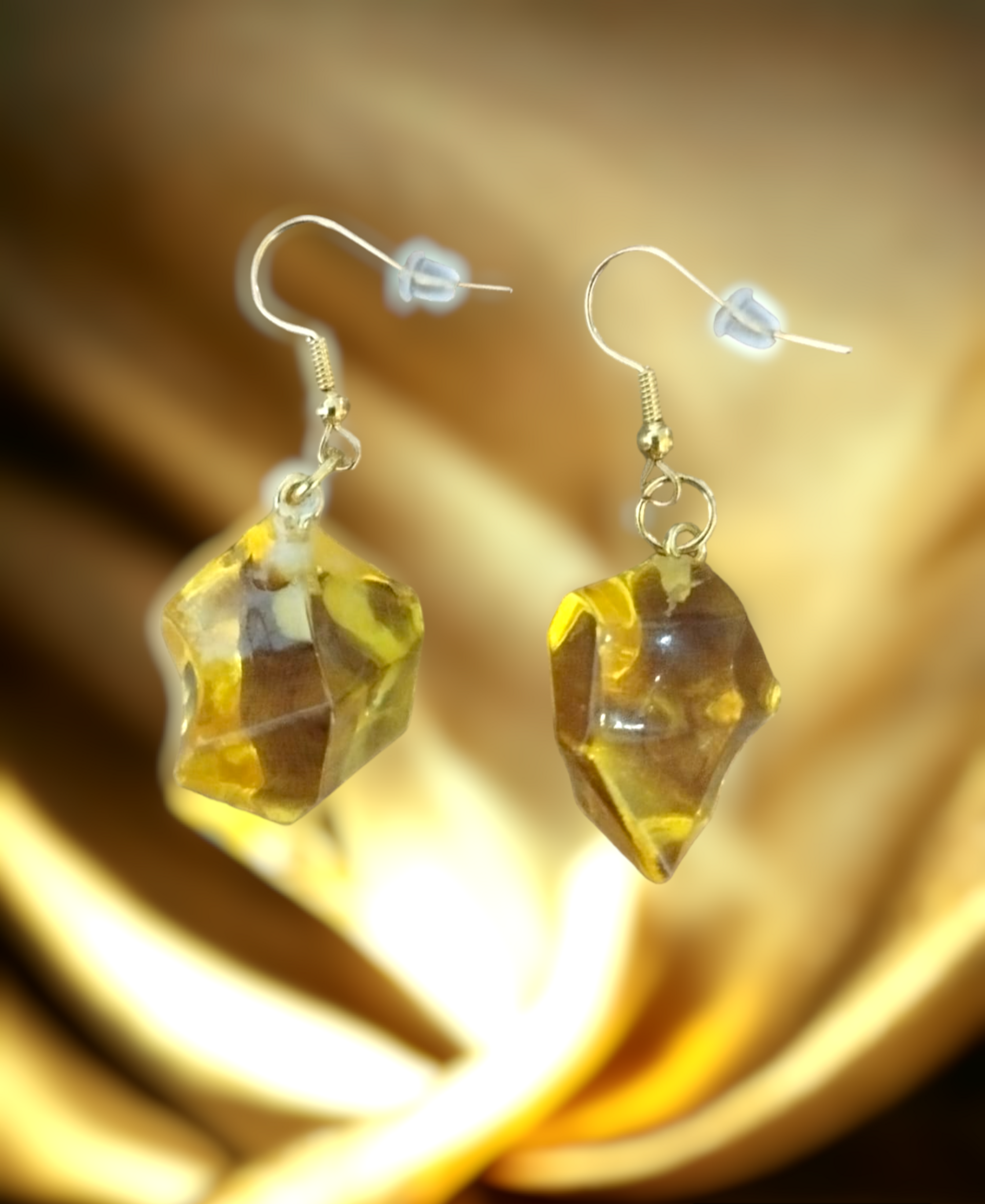 Pendientes Abstractos de Resina Epoxi en Amarillo: Vibrante Originalidad - 6