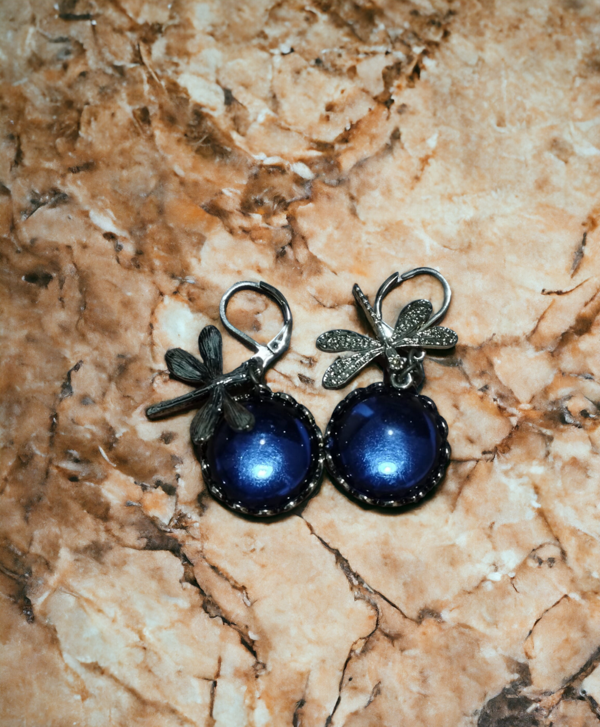 Pendientes con Gota Azul Brillante y Adornos de Libélulas: Elegancia Aérea - 3