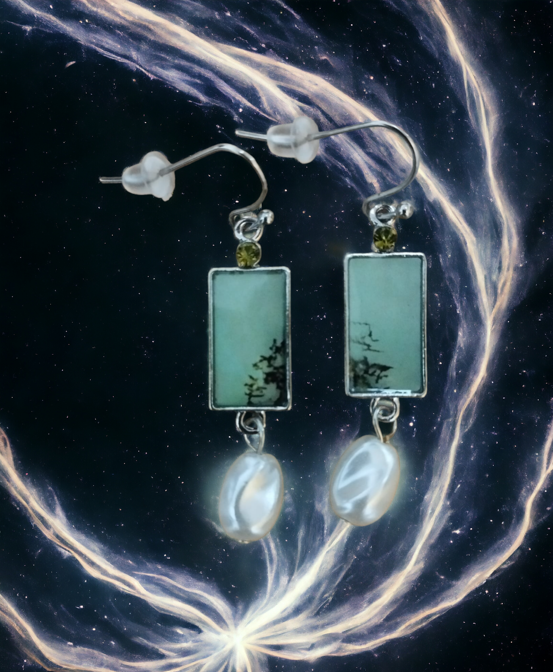 Pendientes Ópalo Verdoso de Resina Epoxi y Adornos de Perlas (VENDIDO) - 4