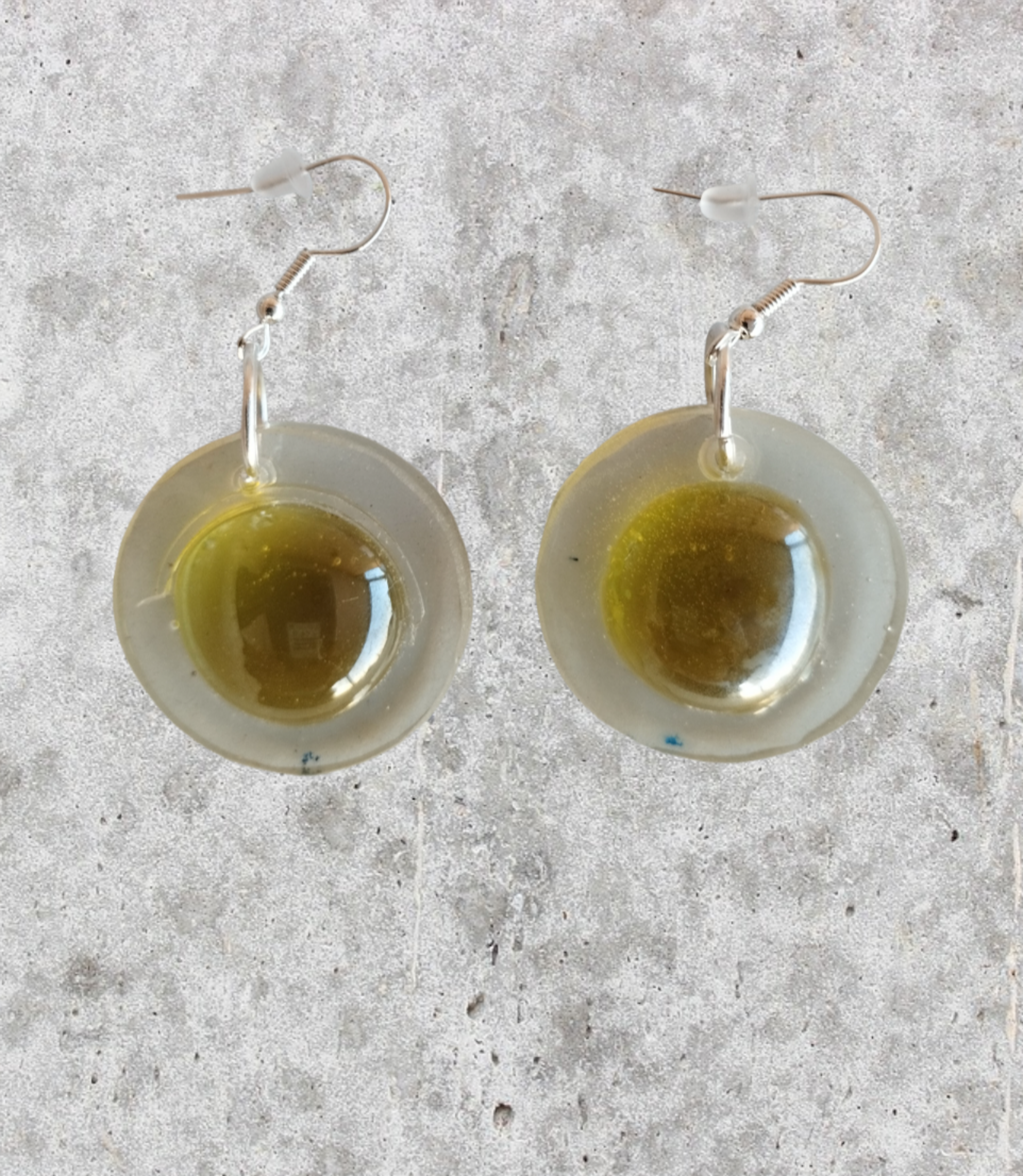 Pendientes Redondos de Resina Epoxi con Gota de Color Amarillo Claro - 3