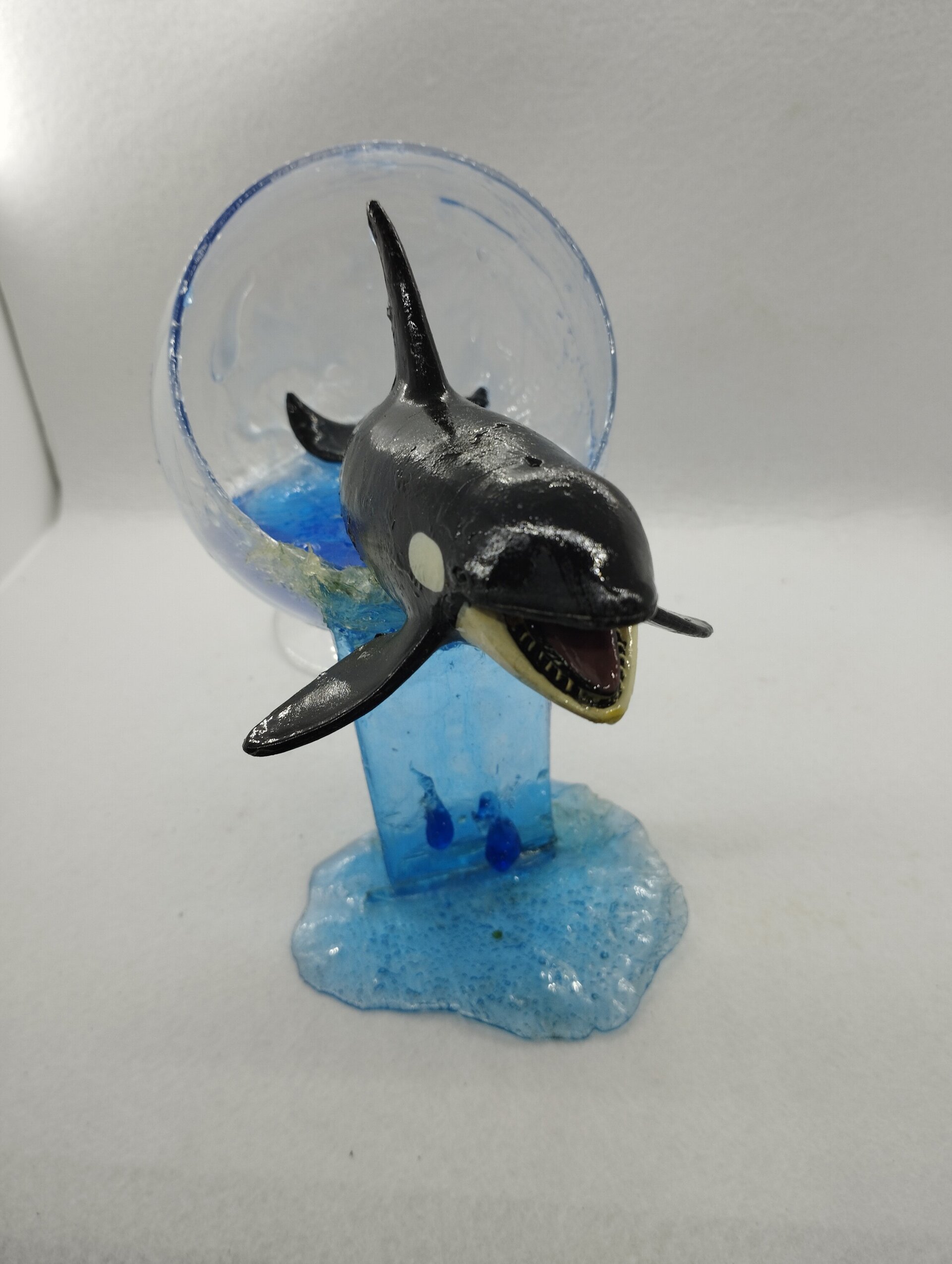 Copa Escultura: Orca con agua de mar en resina epoxi - 2