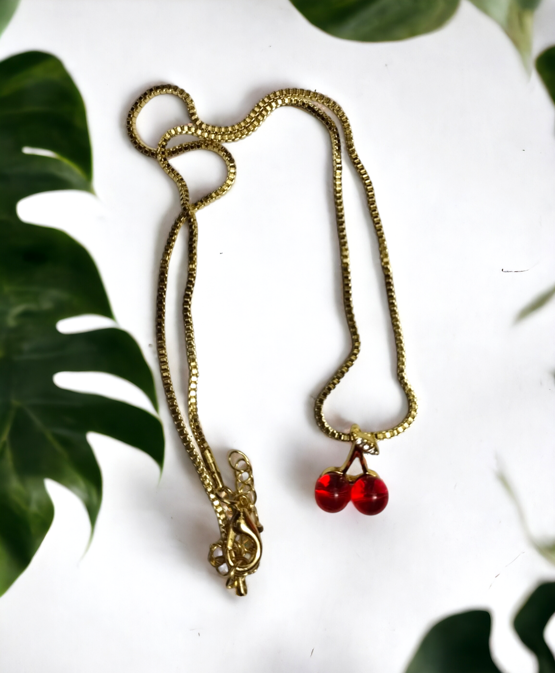 Colgante de Mini Cerezas Rojas con Circonita: Dulzura y Elegancia(VENDIDO) - 6