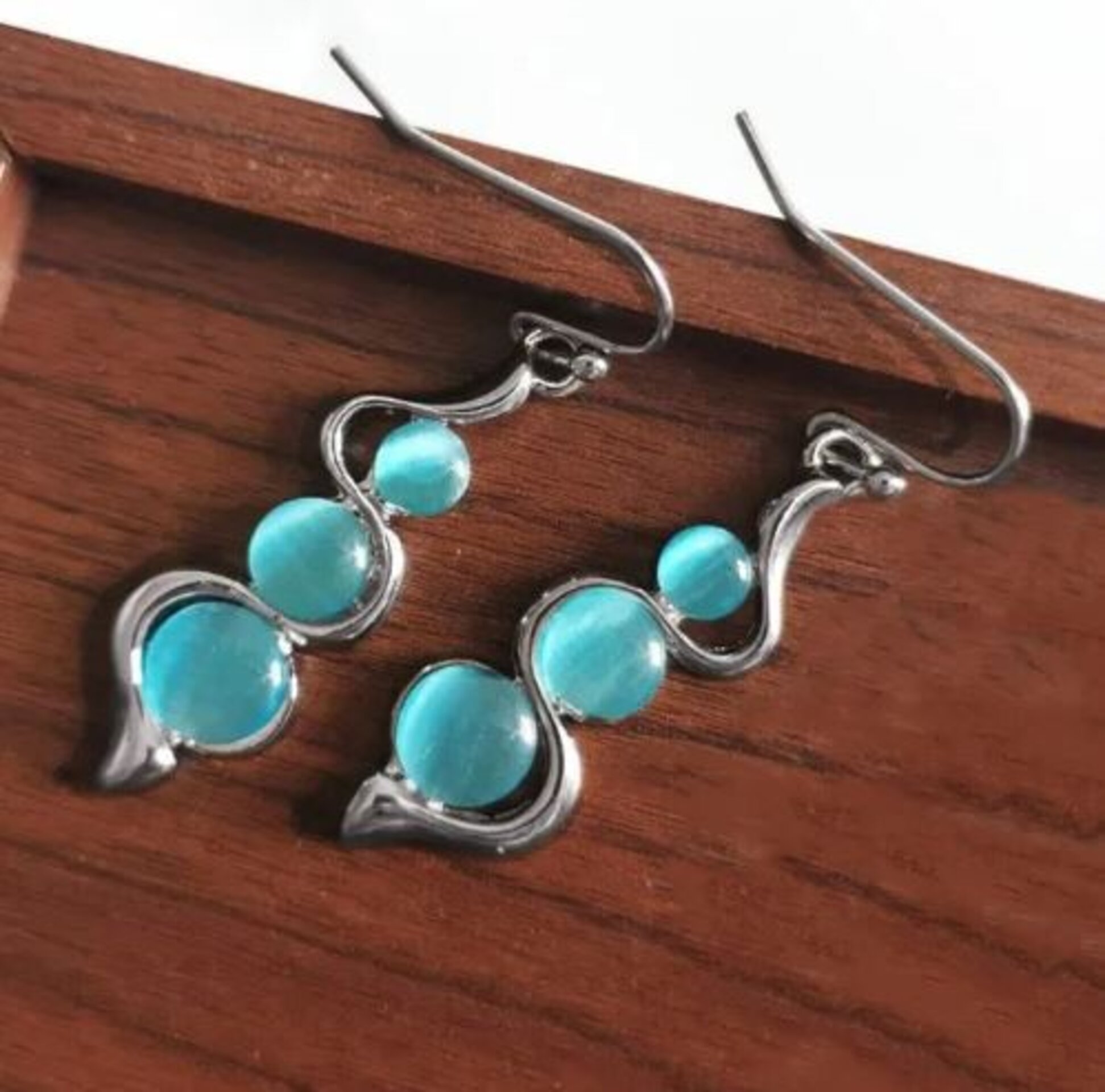 Pendientes en forma de onda con piedras de ojo de gato imitación - Azul claro - 4