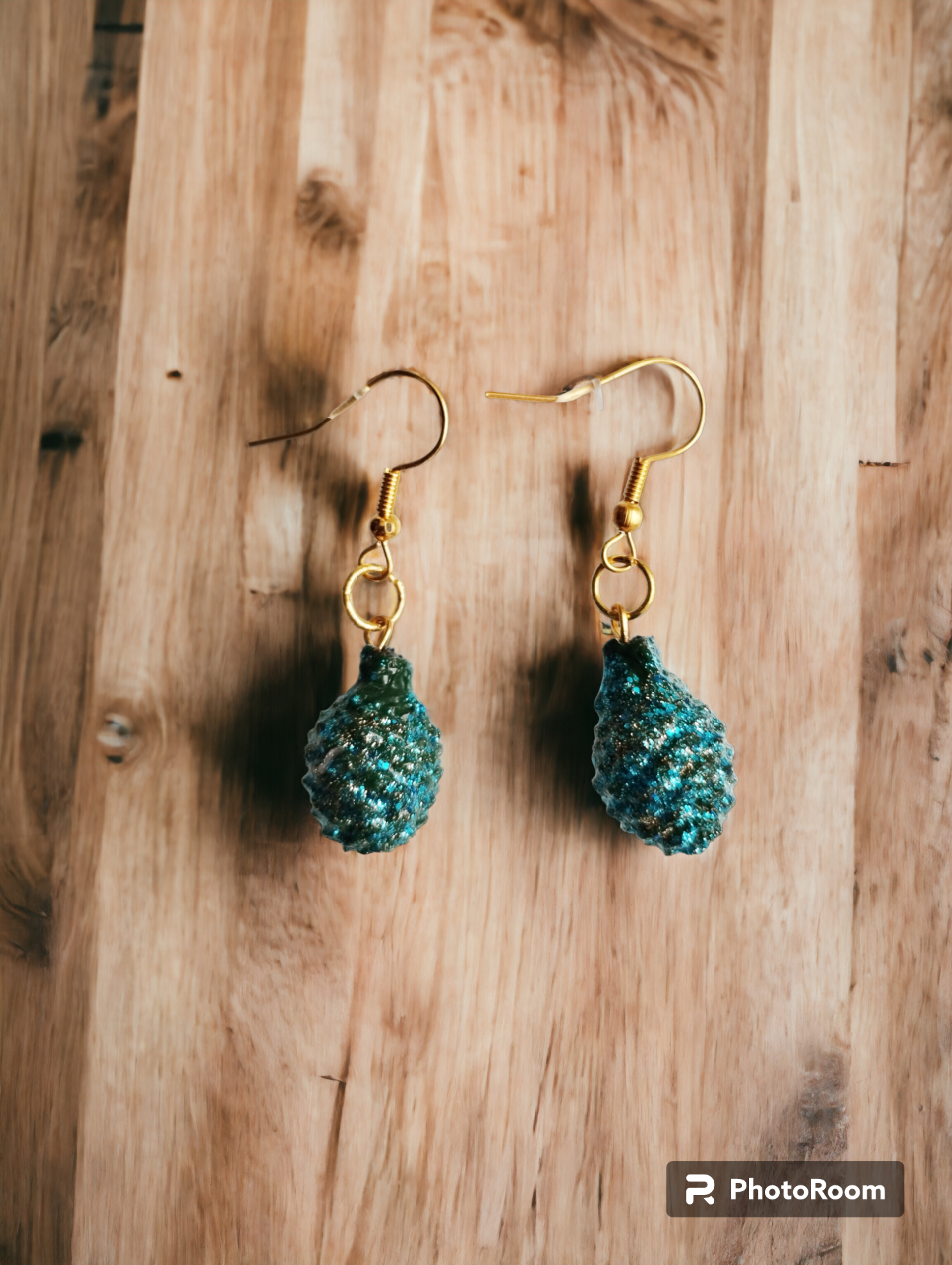 Pendientes de Piñas Naturales con Resina Epoxi y Purpurina Azul (VENDIDO) - 4