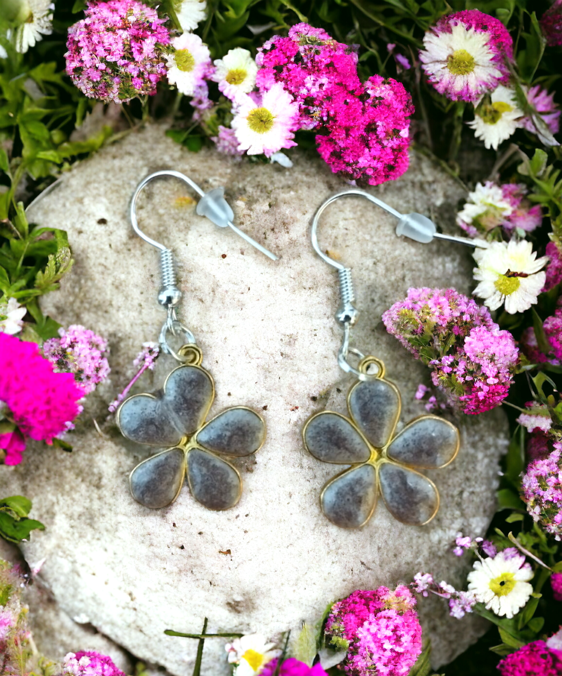 Pendientes Flor Pequeña en Marrón Claro Nacarado (VENDIDO) - 4