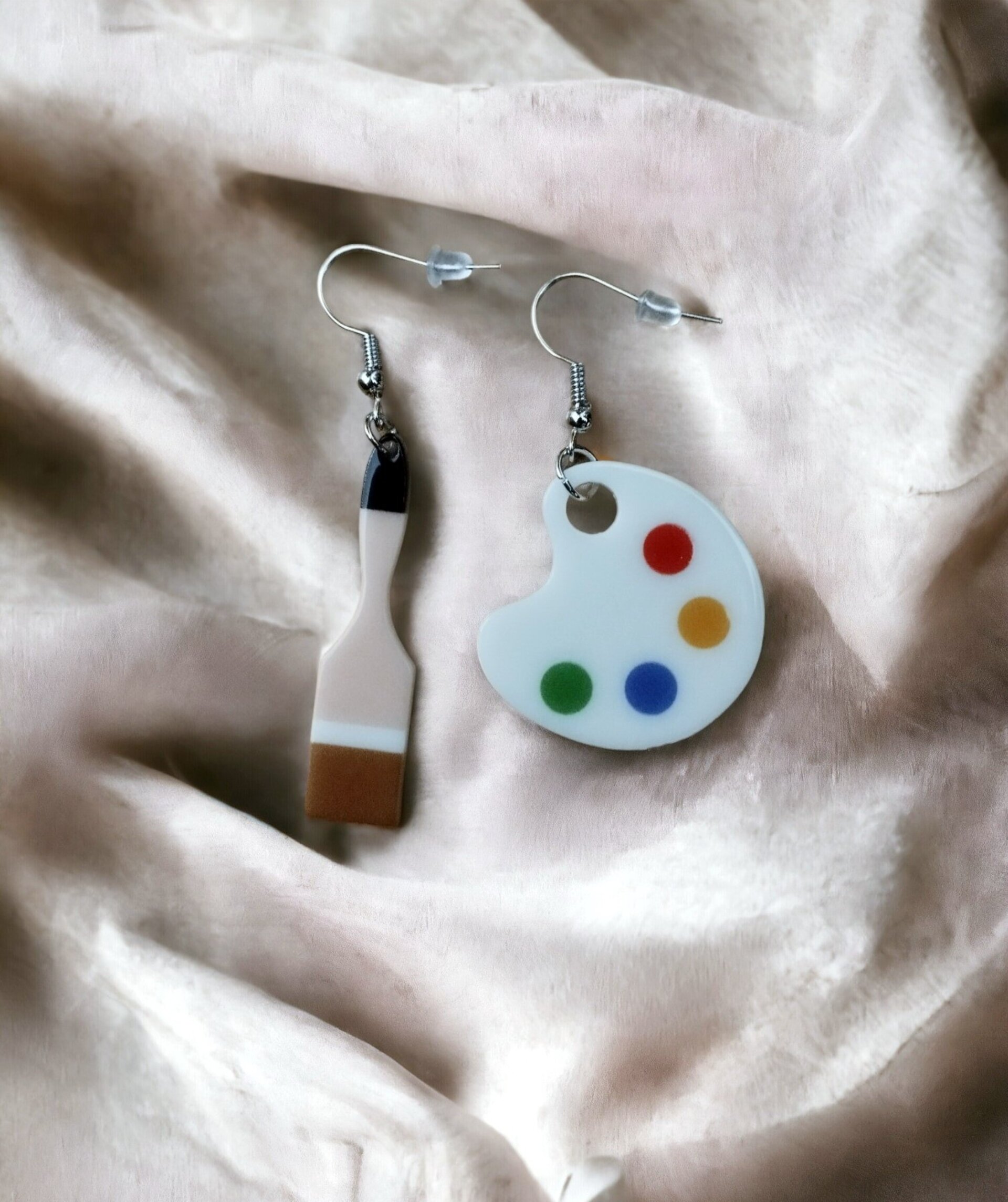 Explora la Creatividad: Pendientes Únicos con Paleta de Pintor (VENDIDO) - 4