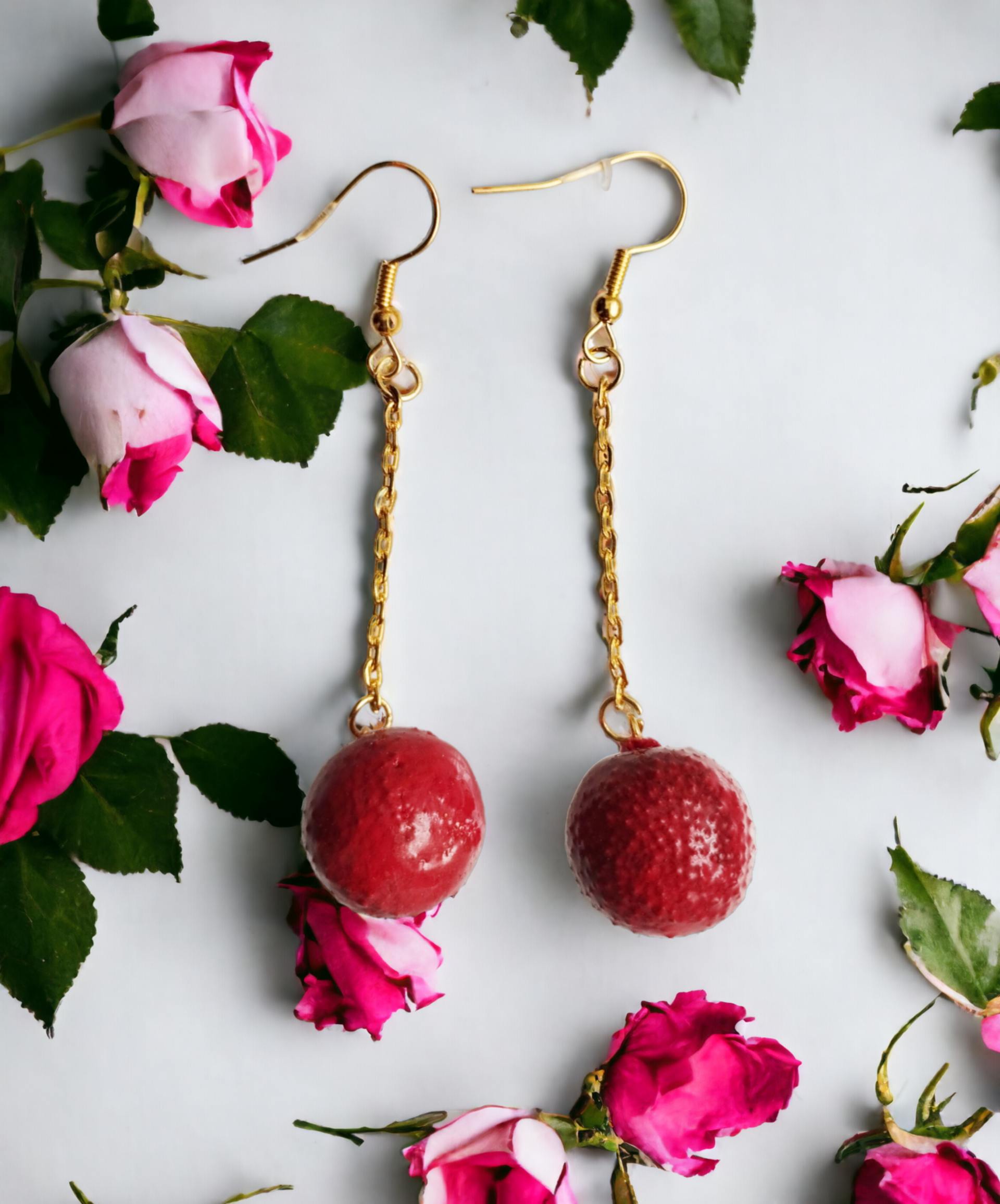 Pendientes de Madroños Bañados en Resina Epoxi: Elegancia Natural - 3