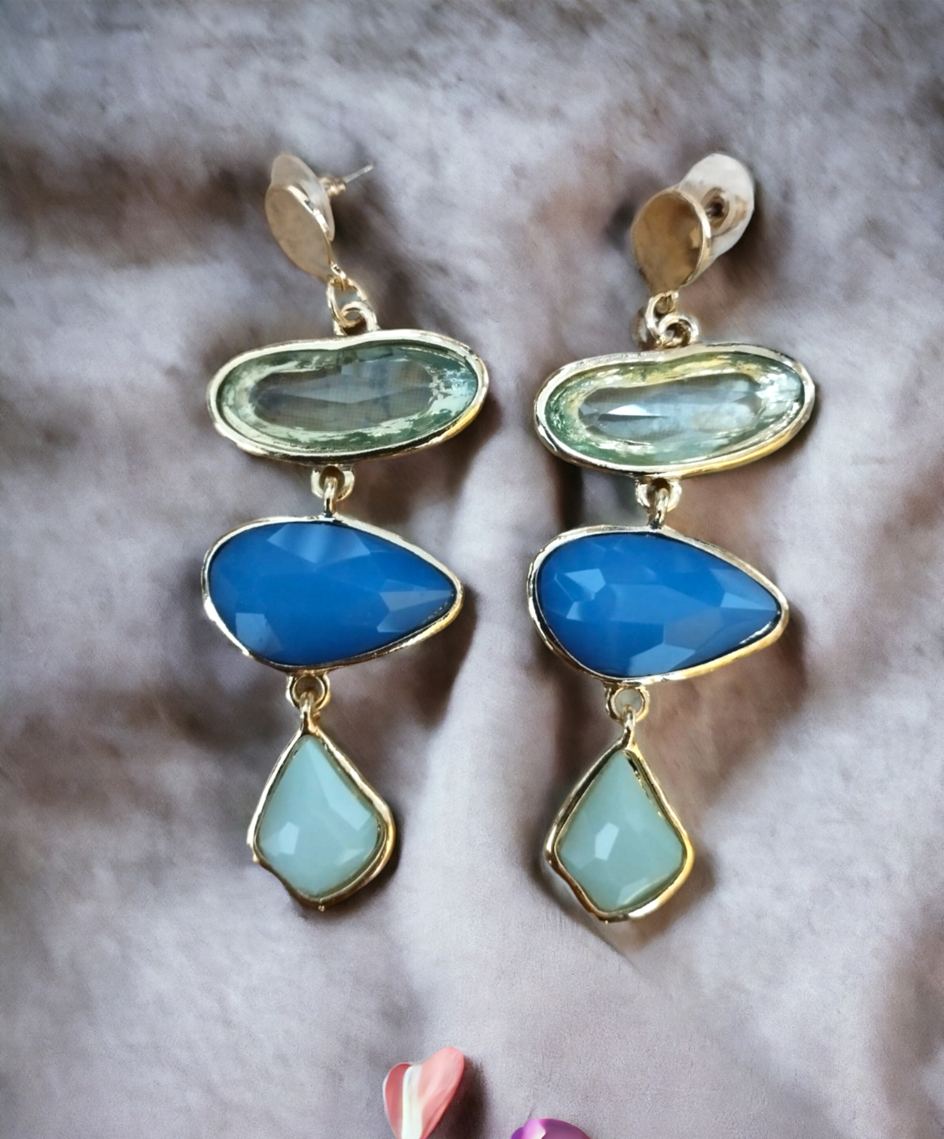 Pendientes Colgantes con Tres Piedras en Resina Epoxi: Tríada de Elegancia - 4