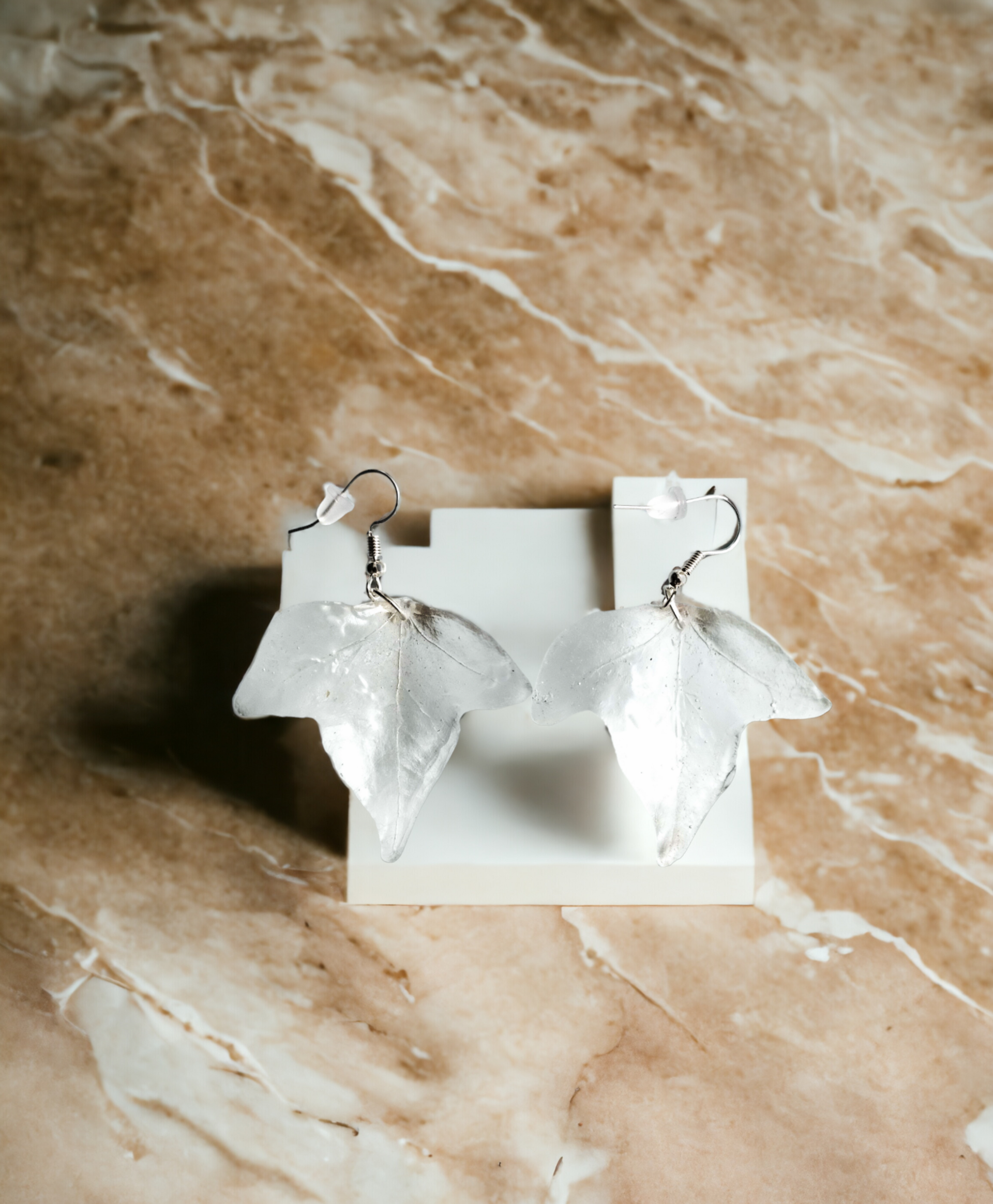 Pendientes de Yedra en Resina Epoxi Cristal: Elegancia Transparente (VENDIDO) - 6